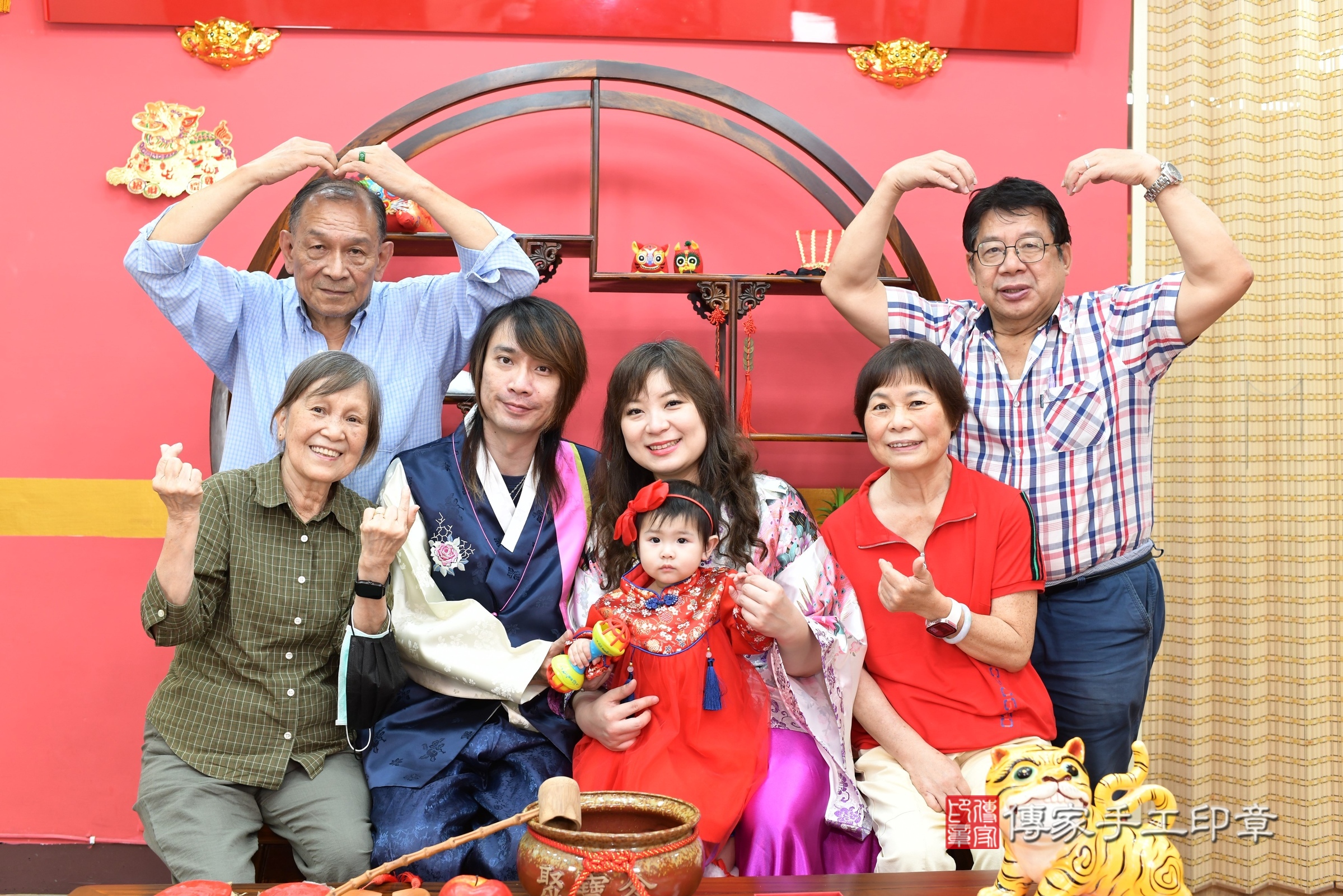 新北市永和區希希寶寶抓周推薦：傳家新北店抓周度脺中國風會場，嬰兒古禮抓周流程儀式吉祥話、抓周道具物品24種、拍照。抓周證書。2025.4.20，照片18