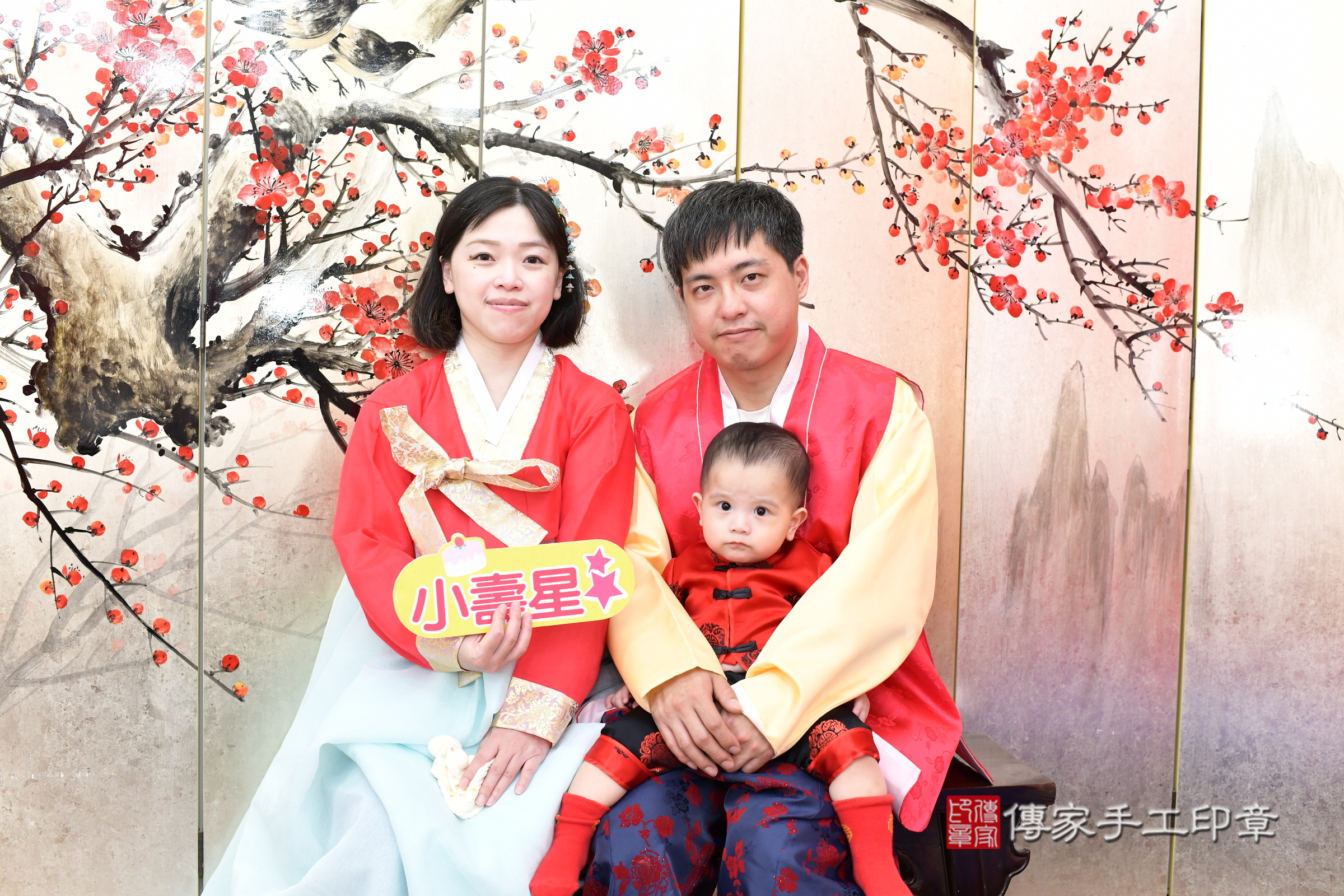 新北市永和區冬冬寶寶抓周推薦：傳家新北店抓周度脺中國風會場，嬰兒古禮抓周流程儀式吉祥話、抓周道具物品24種、拍照。抓周證書。2025.4.20，照片2