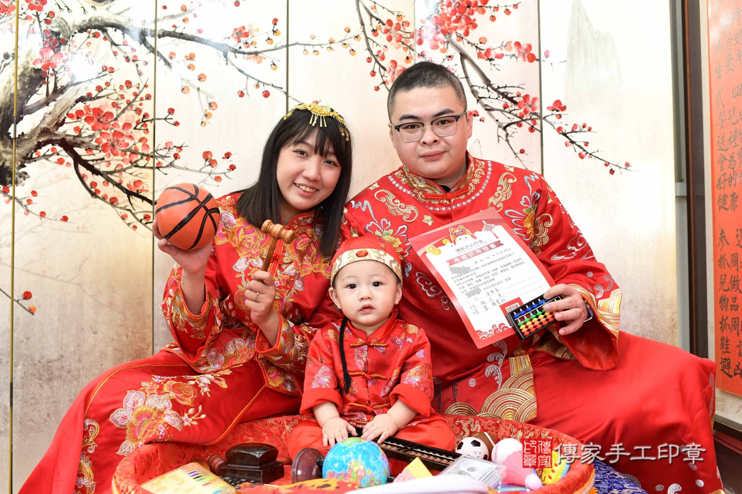 新北市永和區辰辰寶寶抓周推薦：傳家新北店抓周度脺中國風會場，嬰兒古禮抓周流程儀式吉祥話、抓周道具物品24種、拍照。抓周證書。2025.4.24，照片18