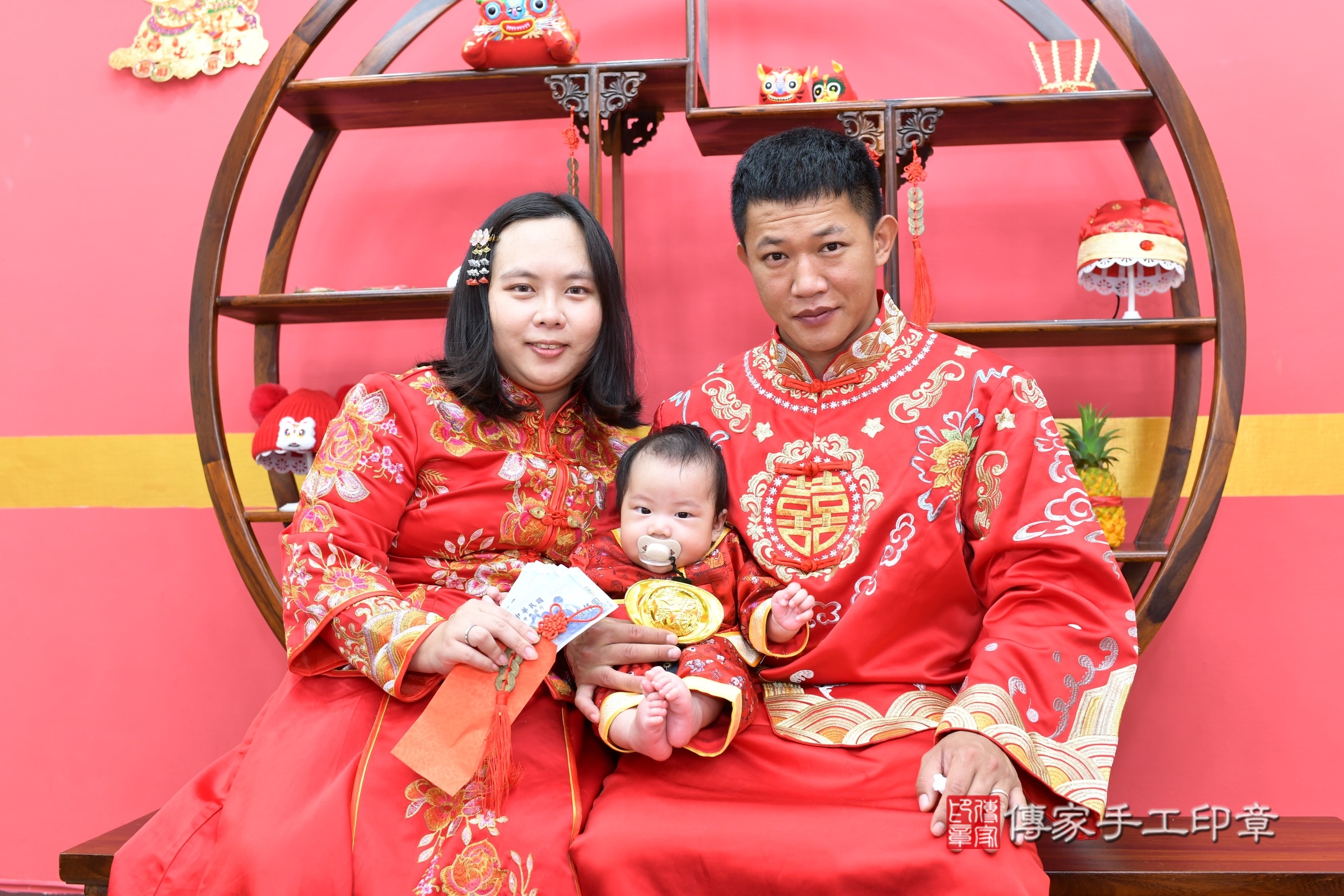 斌斌寶寶(新北市永和區嬰兒寶寶滿月剃頭理髮、嬰兒剃胎毛儀式吉祥話)。中國風會場，爸媽寶貝穿「日中韓」古裝禮服。專業拍照、證書。★購買「臍帶章、肚臍章、胎毛筆刷印章」贈送：剃頭、收涎、抓周，三選一。2025.4.25，照片10