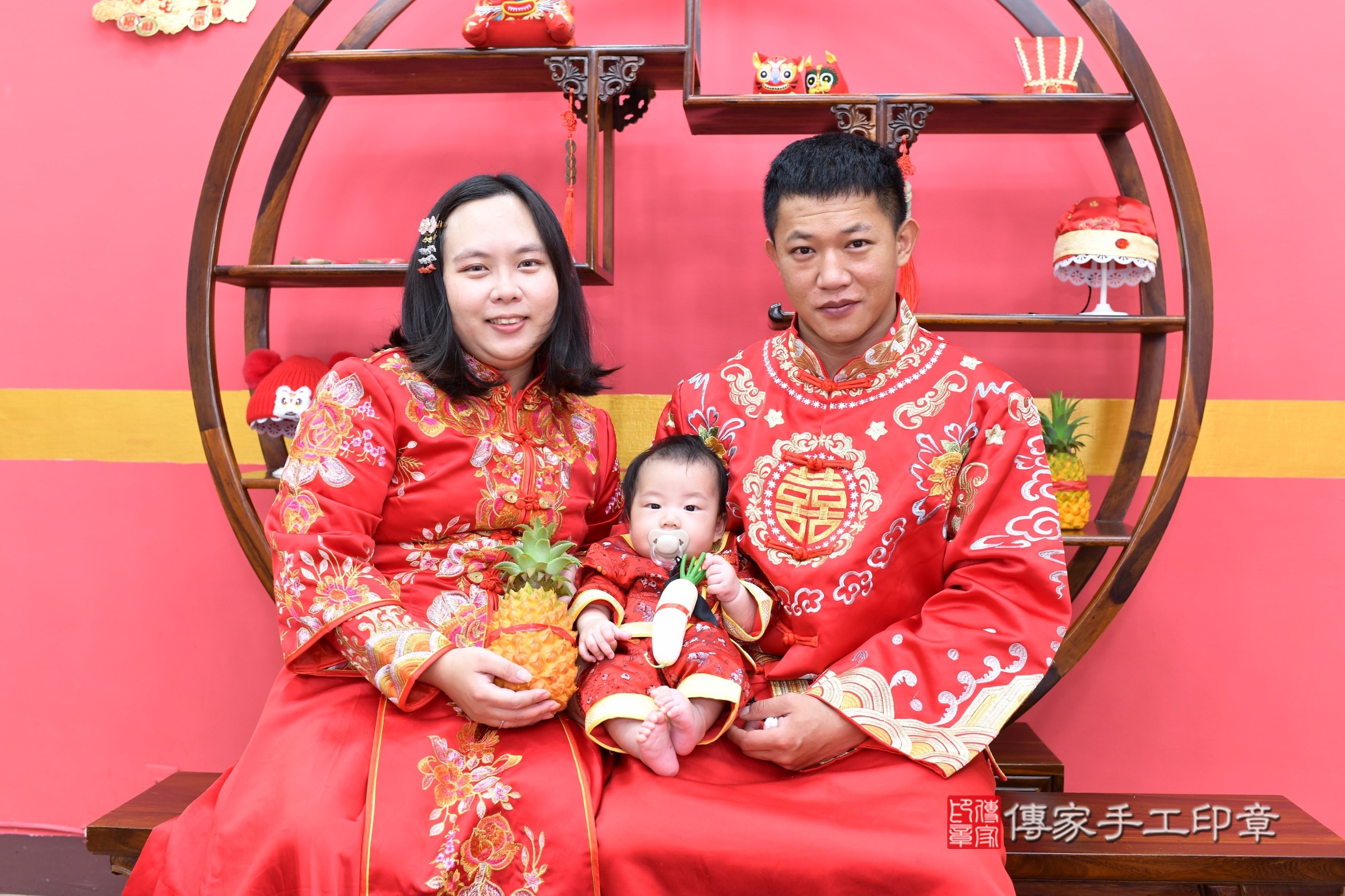 斌斌寶寶(新北市永和區嬰兒寶寶滿月剃頭理髮、嬰兒剃胎毛儀式吉祥話)。中國風會場，爸媽寶貝穿「日中韓」古裝禮服。專業拍照、證書。★購買「臍帶章、肚臍章、胎毛筆刷印章」贈送：剃頭、收涎、抓周，三選一。2025.4.25，照片7