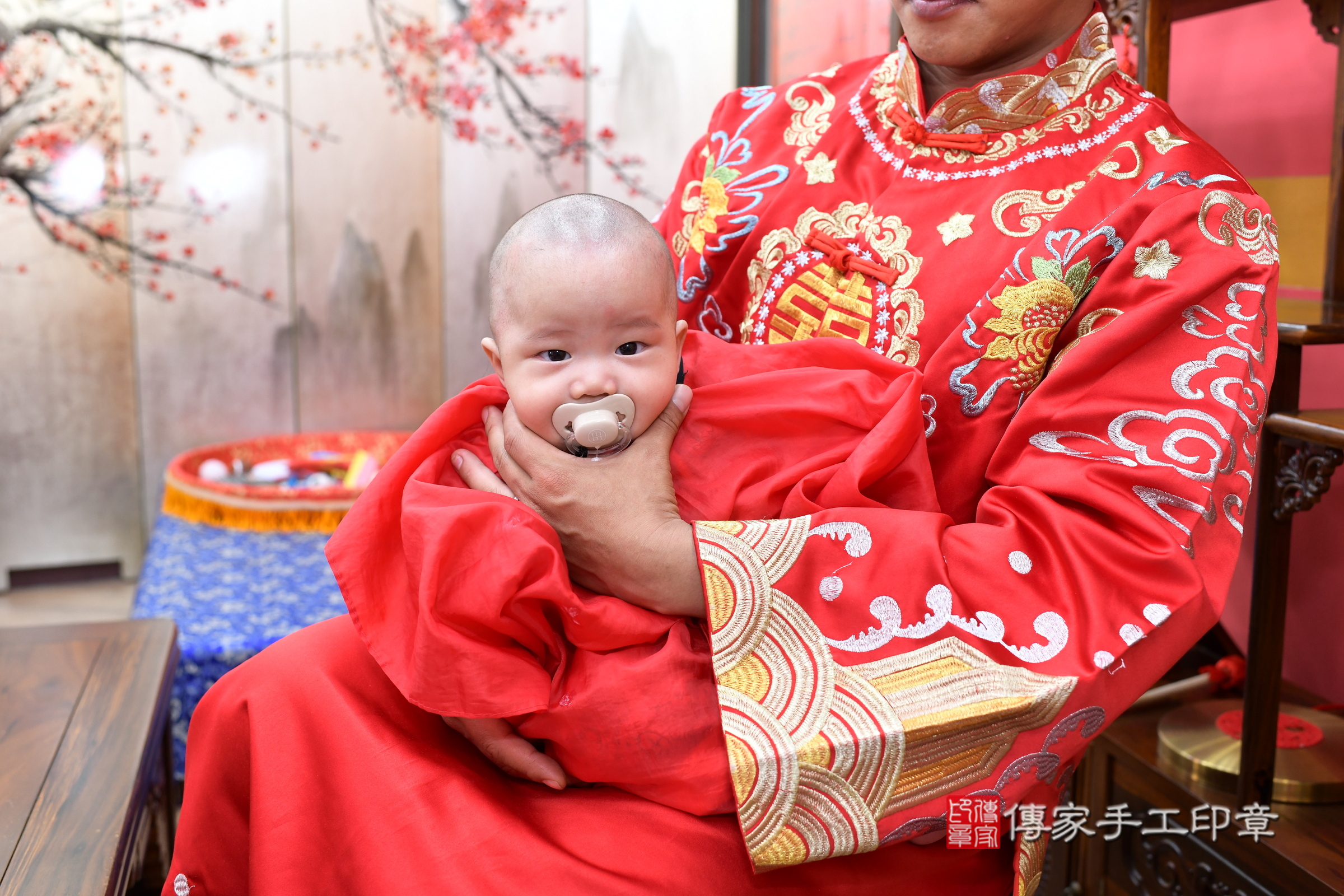 斌斌寶寶(新北市永和區嬰兒寶寶滿月剃頭理髮、嬰兒剃胎毛儀式吉祥話)。中國風會場，爸媽寶貝穿「日中韓」古裝禮服。專業拍照、證書。★購買「臍帶章、肚臍章、胎毛筆刷印章」贈送：剃頭、收涎、抓周，三選一。2025.4.25，照片13