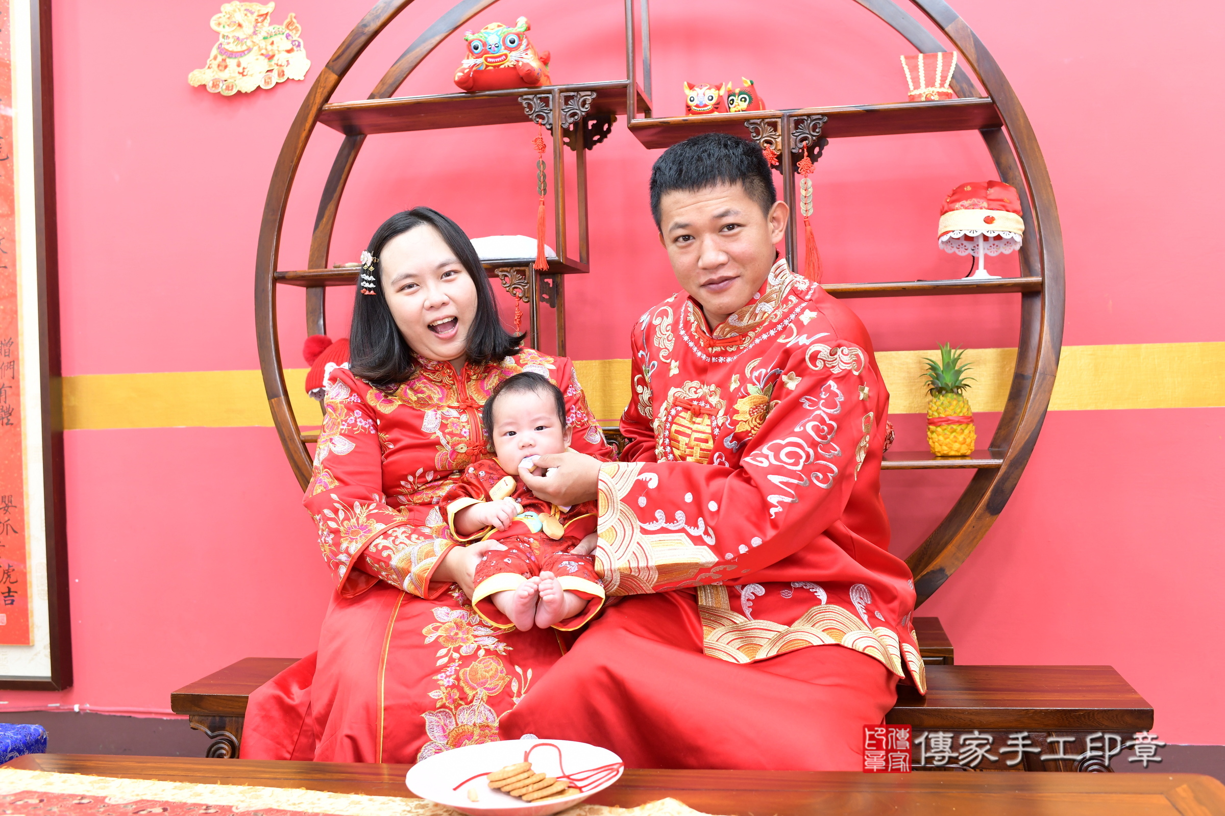 新北市永和區斌斌寶寶收涎推薦：傳家新北店收涎中國風會場，嬰兒古禮收涎收口水流程儀式、收涎吉祥話、收涎餅乾、收涎拍照。收涎證書。2025.4.25，照片12