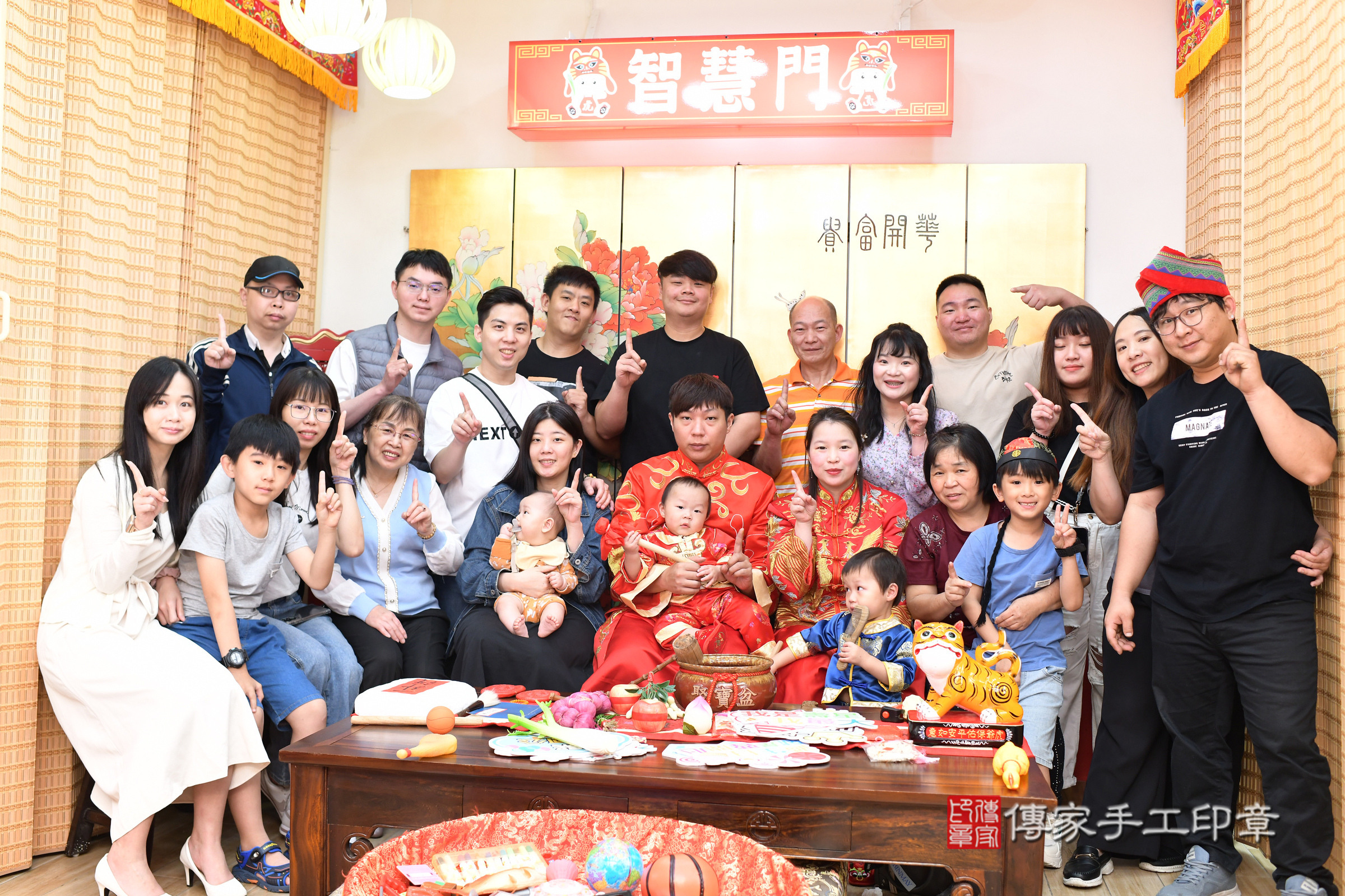 台北市大同區凡凡寶寶抓周推薦：傳家台北店抓周度脺中國風會場，嬰兒古禮抓周流程儀式吉祥話、抓周道具物品24種、拍照。抓周證書。2025.4.20，照片23