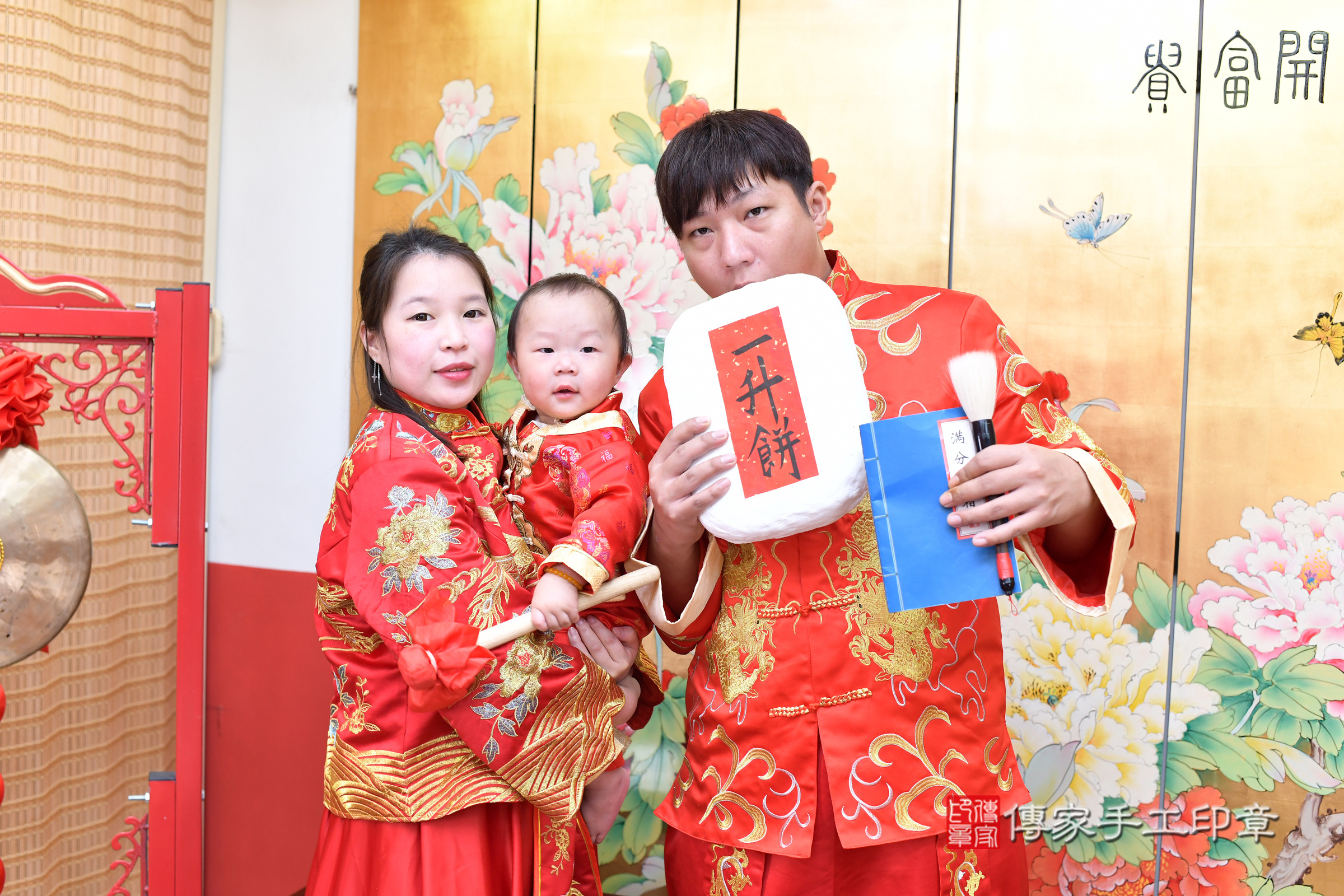 台北市大同區凡凡寶寶抓周推薦：傳家台北店抓周度脺中國風會場，嬰兒古禮抓周流程儀式吉祥話、抓周道具物品24種、拍照。抓周證書。2025.4.20，照片19