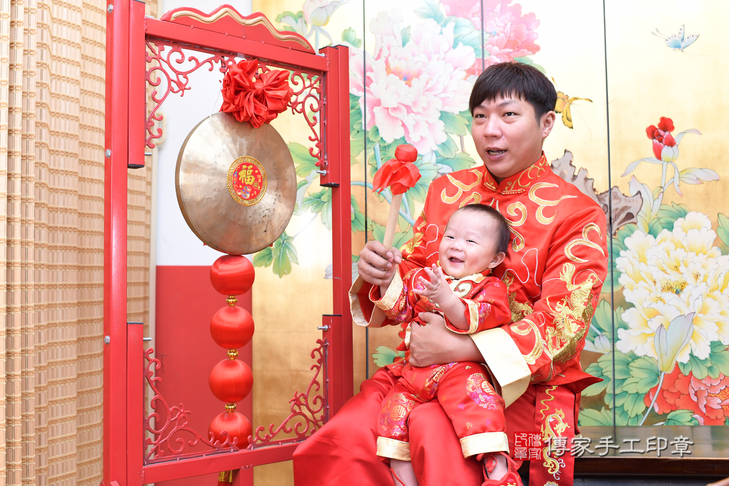 台北市大同區凡凡寶寶抓周推薦：傳家台北店抓周度脺中國風會場，嬰兒古禮抓周流程儀式吉祥話、抓周道具物品24種、拍照。抓周證書。2025.4.20，照片15