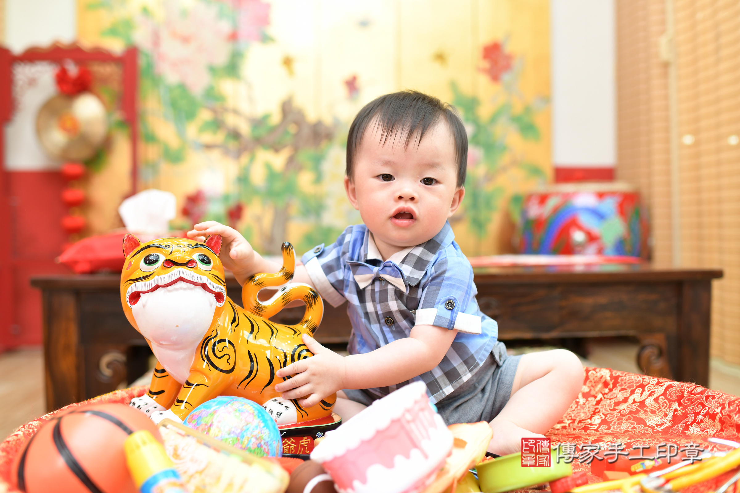 台北市大同區小湛寶寶抓周推薦：傳家台北店抓周度脺中國風會場，嬰兒古禮抓周流程儀式吉祥話、抓周道具物品24種、拍照。抓周證書。2025.4.22，照片11