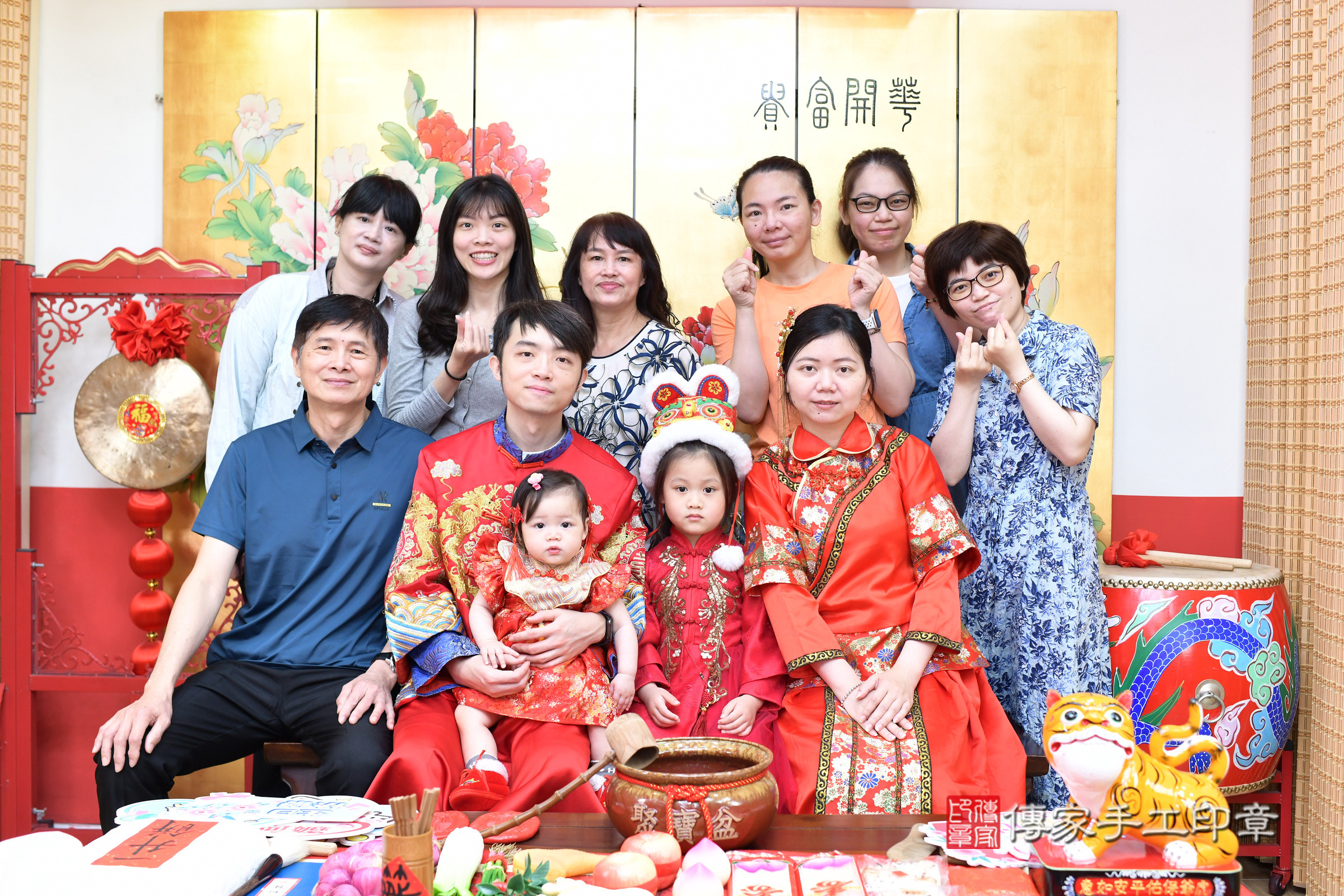 台北市大同區娜娜寶寶抓周推薦：傳家台北店抓周度脺中國風會場，嬰兒古禮抓周流程儀式吉祥話、抓周道具物品24種、拍照。抓周證書。2025.4.27，照片26