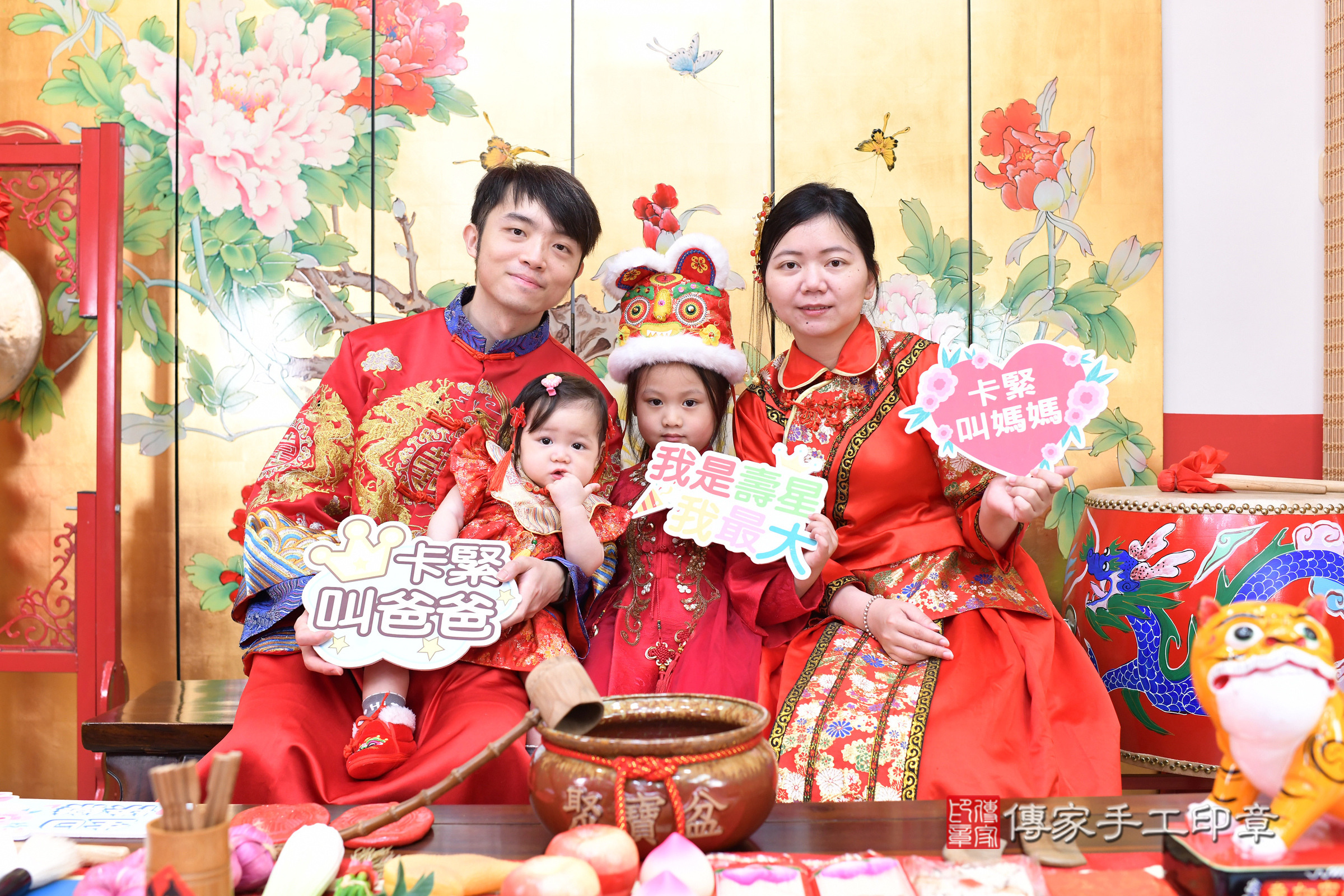 台北市大同區娜娜寶寶抓周推薦：傳家台北店抓周度脺中國風會場，嬰兒古禮抓周流程儀式吉祥話、抓周道具物品24種、拍照。抓周證書。2025.4.27，照片22