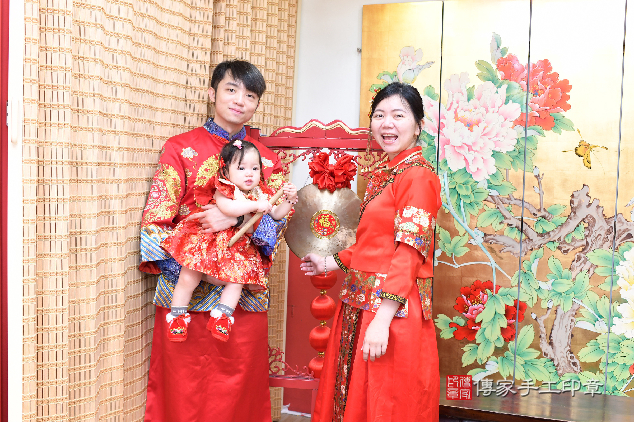 台北市大同區娜娜寶寶抓周推薦：傳家台北店抓周度脺中國風會場，嬰兒古禮抓周流程儀式吉祥話、抓周道具物品24種、拍照。抓周證書。2025.4.27，照片17
