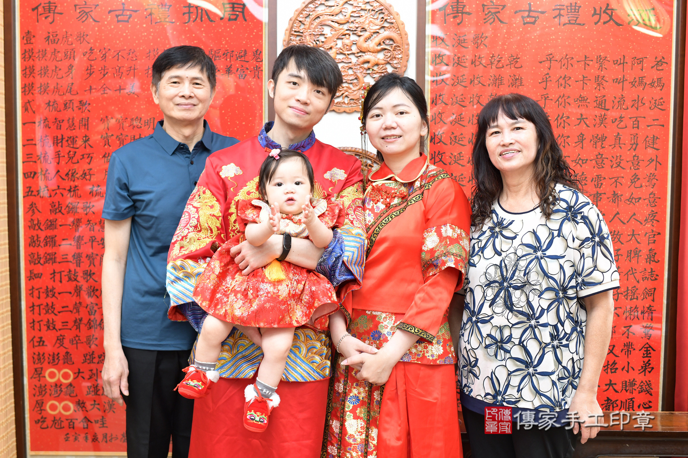 台北市大同區娜娜寶寶抓周推薦：傳家台北店抓周度脺中國風會場，嬰兒古禮抓周流程儀式吉祥話、抓周道具物品24種、拍照。抓周證書。2025.4.27，照片23