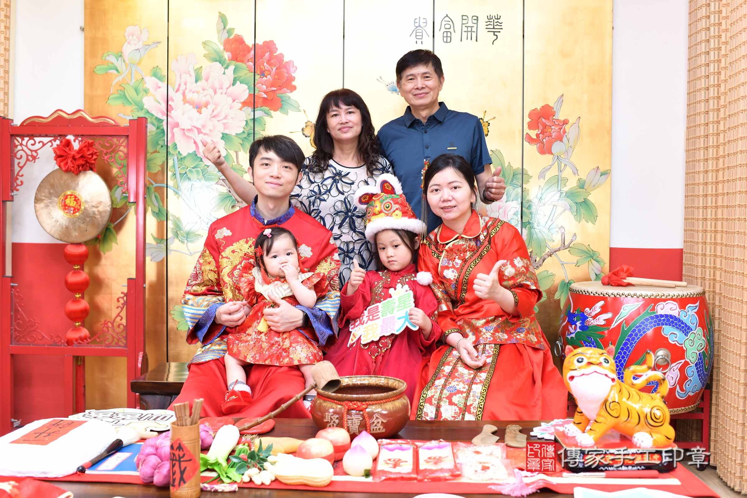 台北市大同區娜娜寶寶抓周推薦：傳家台北店抓周度脺中國風會場，嬰兒古禮抓周流程儀式吉祥話、抓周道具物品24種、拍照。抓周證書。2025.4.27，照片5