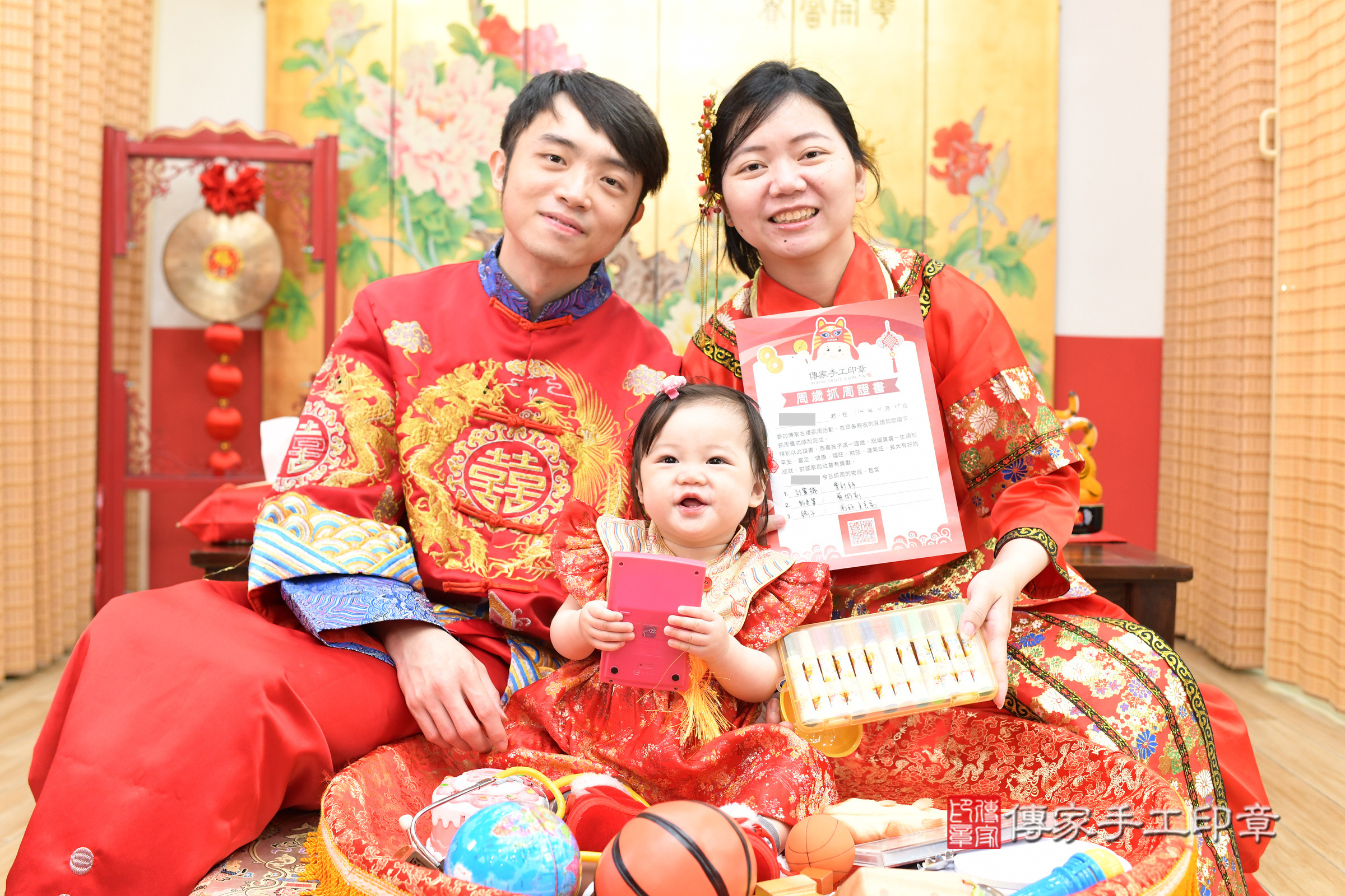 台北市大同區娜娜寶寶抓周推薦：傳家台北店抓周度脺中國風會場，嬰兒古禮抓周流程儀式吉祥話、抓周道具物品24種、拍照。抓周證書。2025.4.27，照片20
