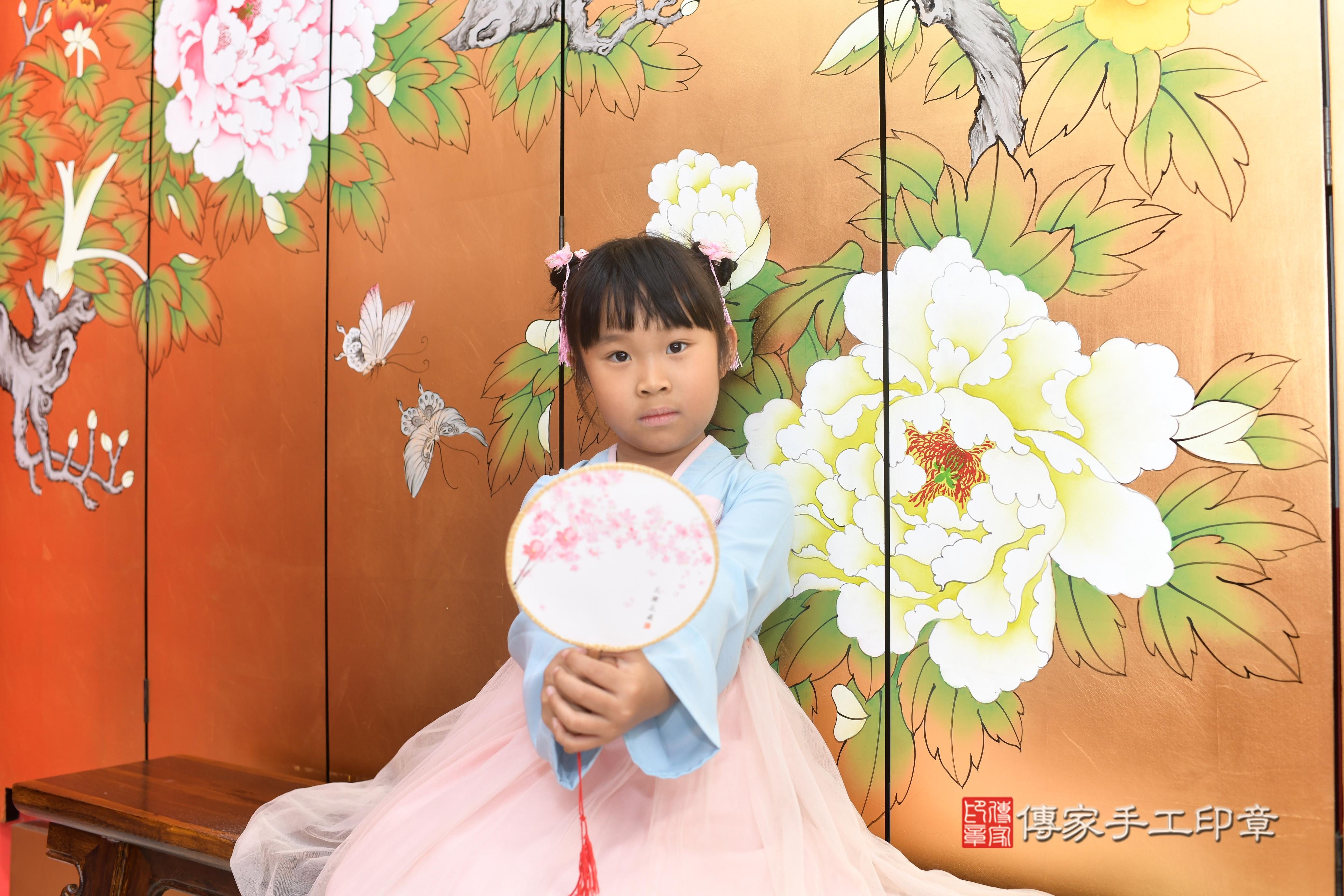 傳家手工印章高雄店、抓周、度脺、中國風會場、傳家嬰兒古禮、吉祥話、抓周道具物品24種、拍照。抓周證書。寶寶抓周、滿周歲、生日快樂、祝福