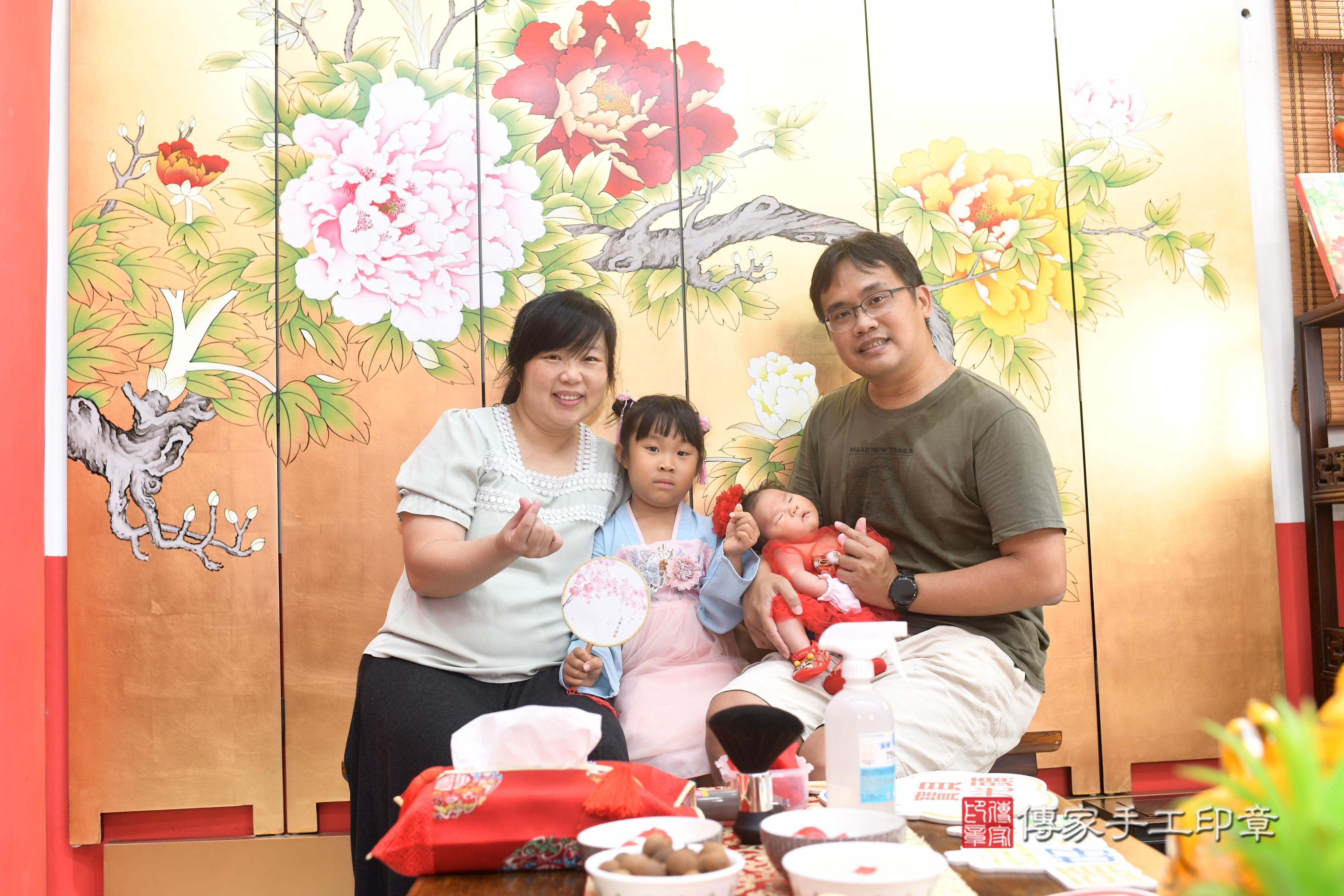 傳家手工印章高雄店、抓周、度脺、中國風會場、傳家嬰兒古禮、吉祥話、抓周道具物品24種、拍照。抓周證書。寶寶抓周、滿周歲、生日快樂、祝福