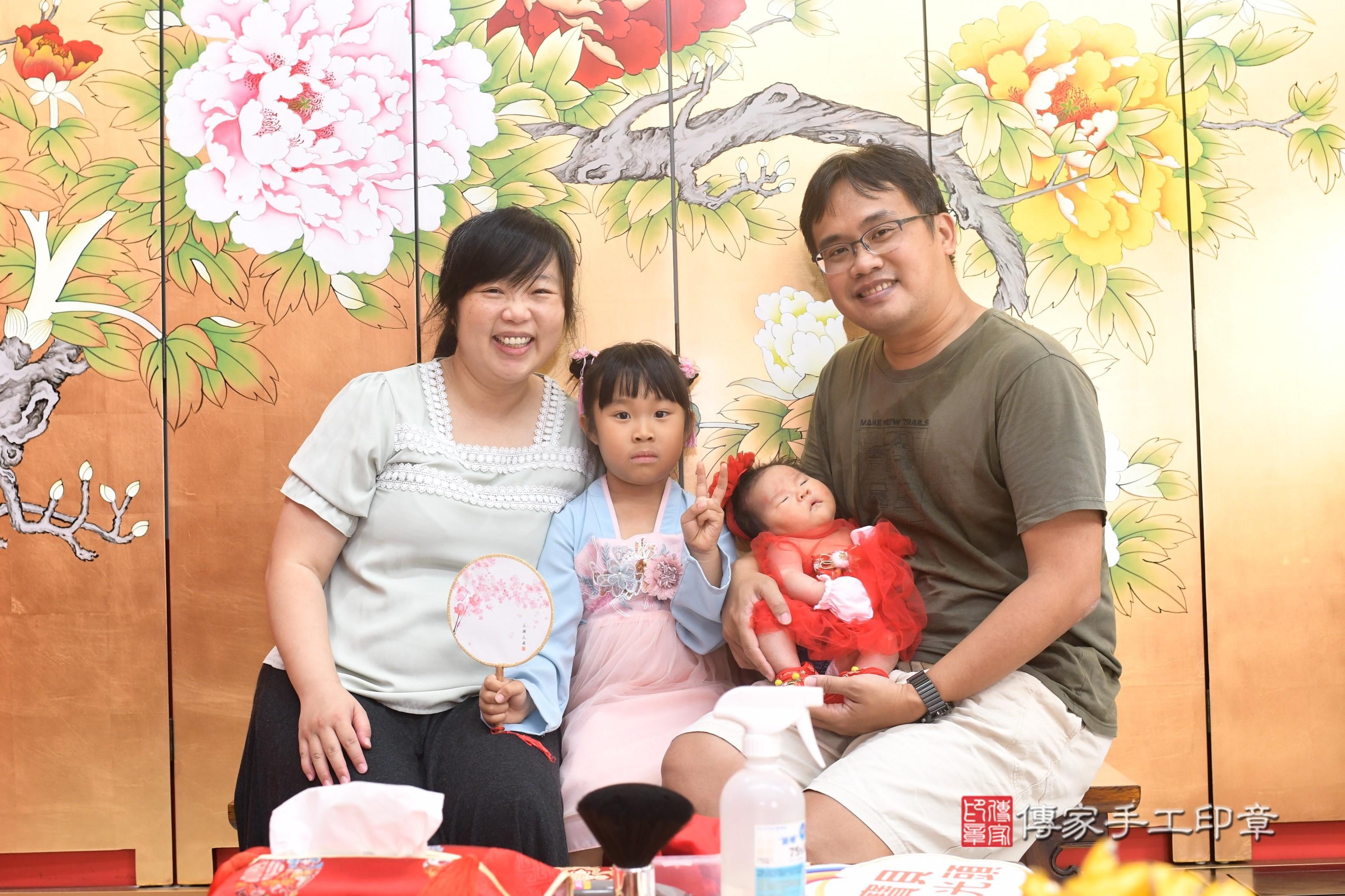 傳家手工印章高雄店、抓周、度脺、中國風會場、傳家嬰兒古禮、吉祥話、抓周道具物品24種、拍照。抓周證書。寶寶抓周、滿周歲、生日快樂、祝福
