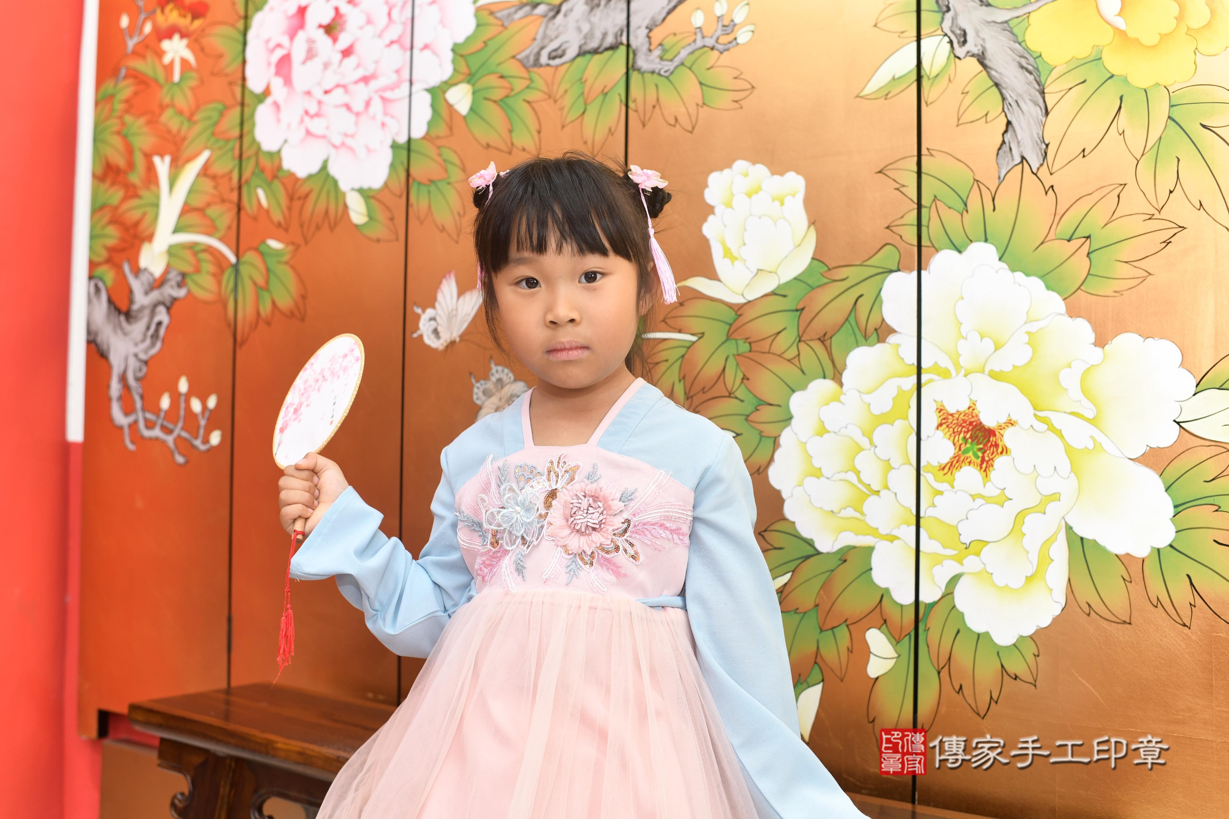 傳家手工印章高雄店、抓周、度脺、中國風會場、傳家嬰兒古禮、吉祥話、抓周道具物品24種、拍照。抓周證書。寶寶抓周、滿周歲、生日快樂、祝福