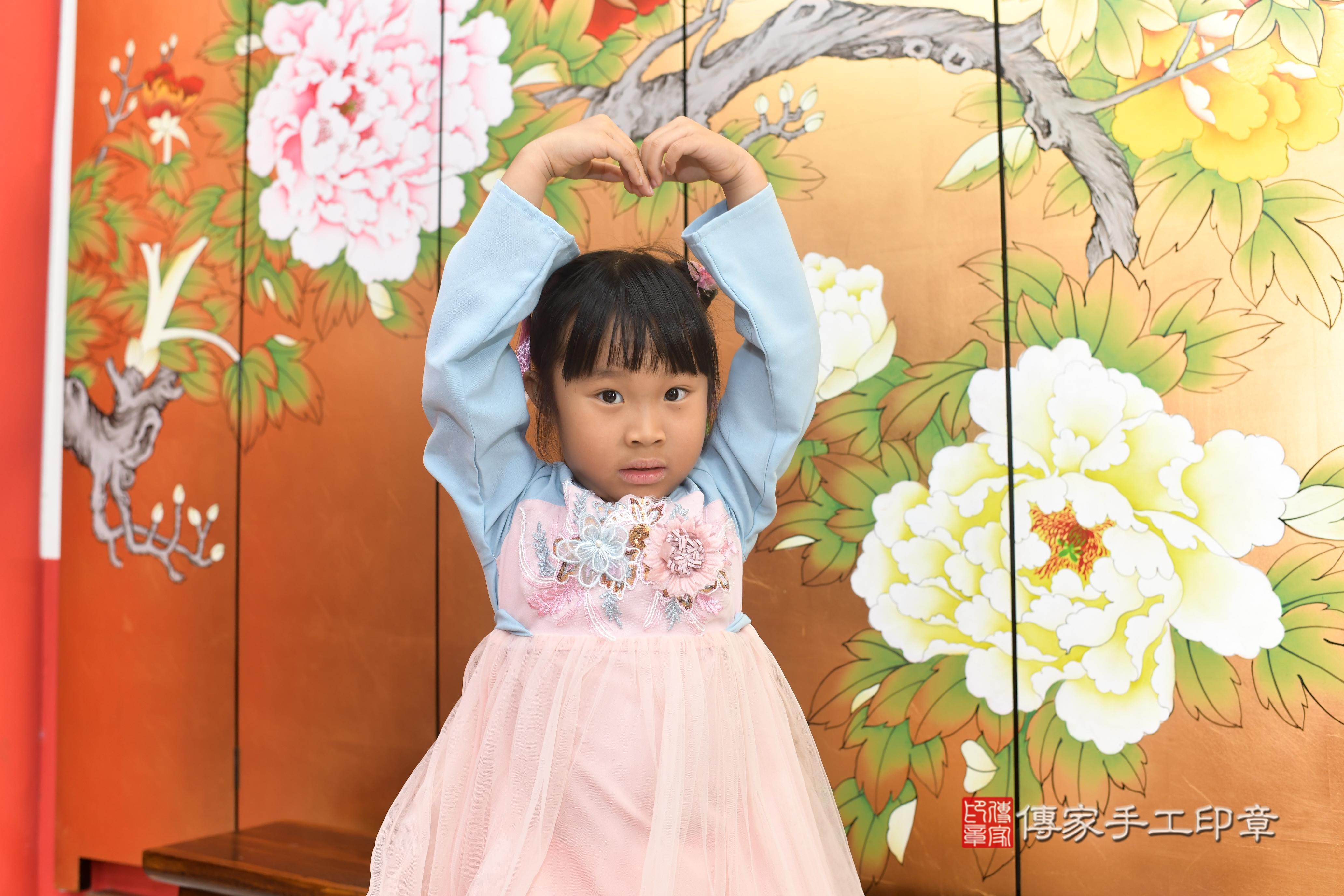 傳家手工印章高雄店、抓周、度脺、中國風會場、傳家嬰兒古禮、吉祥話、抓周道具物品24種、拍照。抓周證書。寶寶抓周、滿周歲、生日快樂、祝福