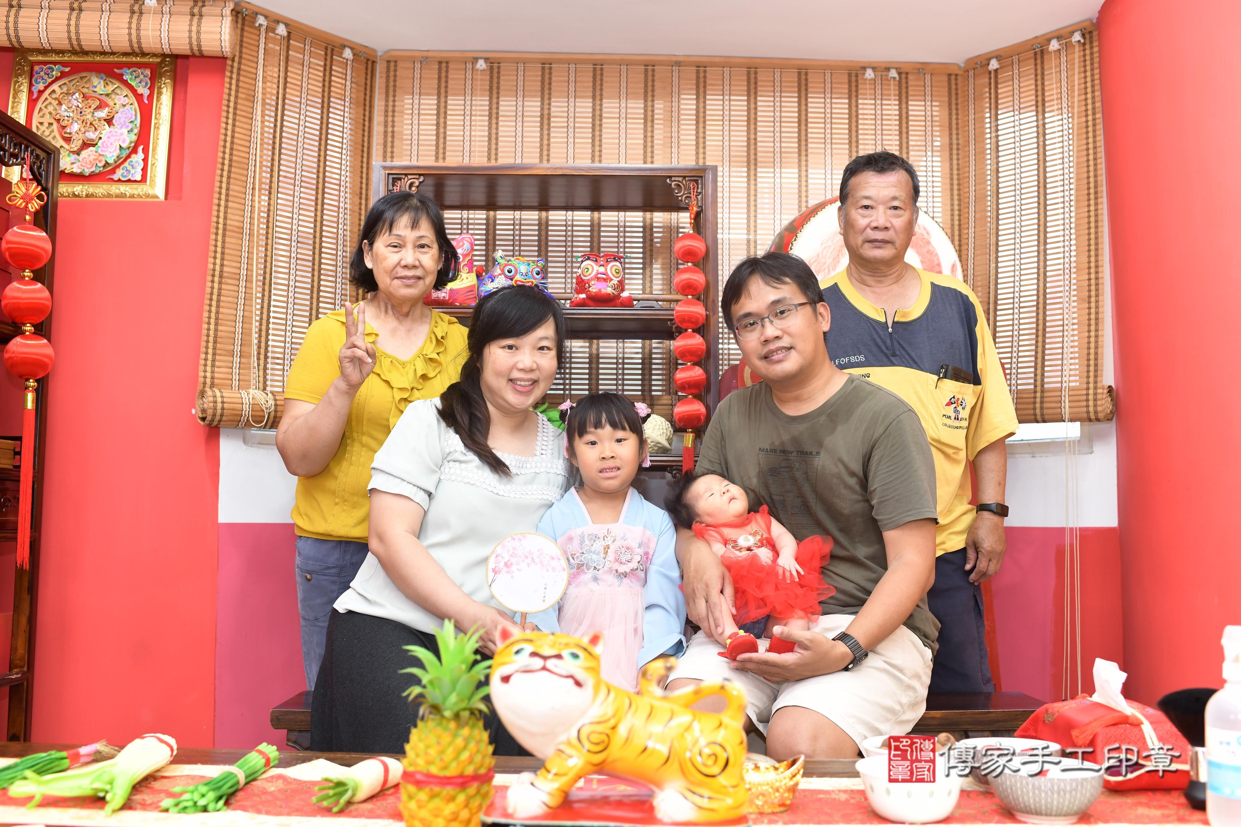 傳家手工印章高雄店、抓周、度脺、中國風會場、傳家嬰兒古禮、吉祥話、抓周道具物品24種、拍照。抓周證書。寶寶抓周、滿周歲、生日快樂、祝福