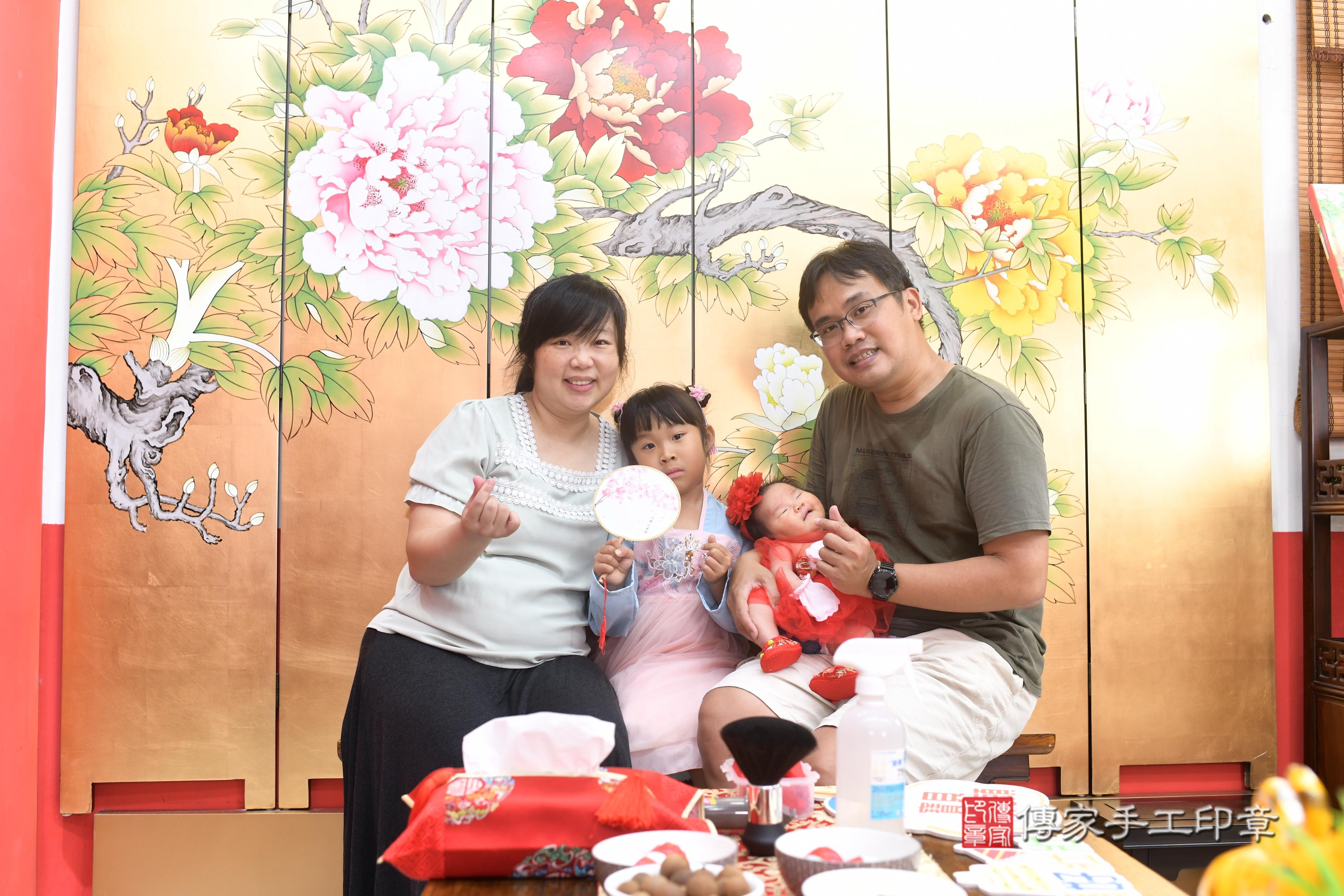傳家手工印章高雄店、抓周、度脺、中國風會場、傳家嬰兒古禮、吉祥話、抓周道具物品24種、拍照。抓周證書。寶寶抓周、滿周歲、生日快樂、祝福
