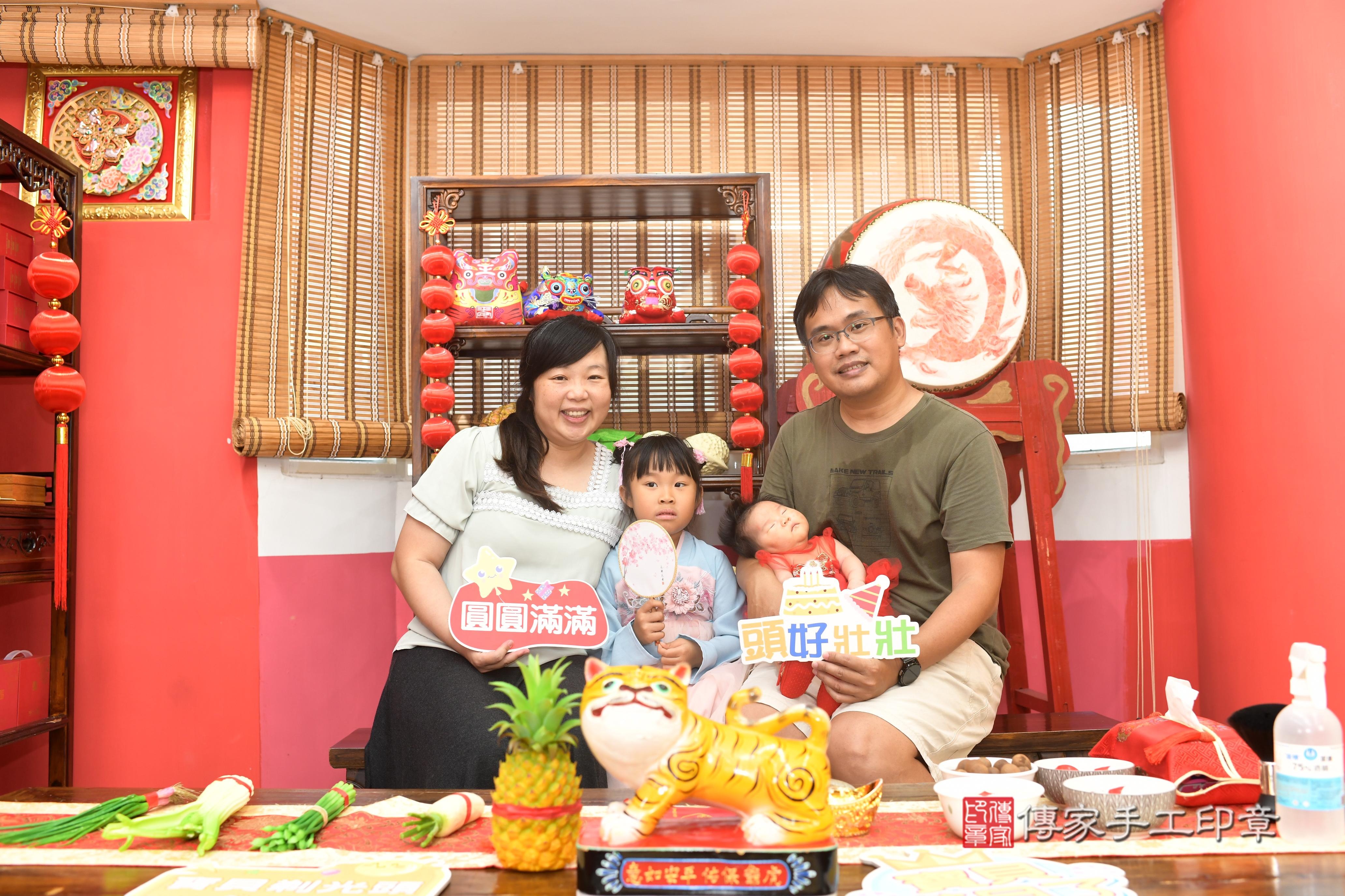 傳家手工印章高雄店、抓周、度脺、中國風會場、傳家嬰兒古禮、吉祥話、抓周道具物品24種、拍照。抓周證書。寶寶抓周、滿周歲、生日快樂、祝福