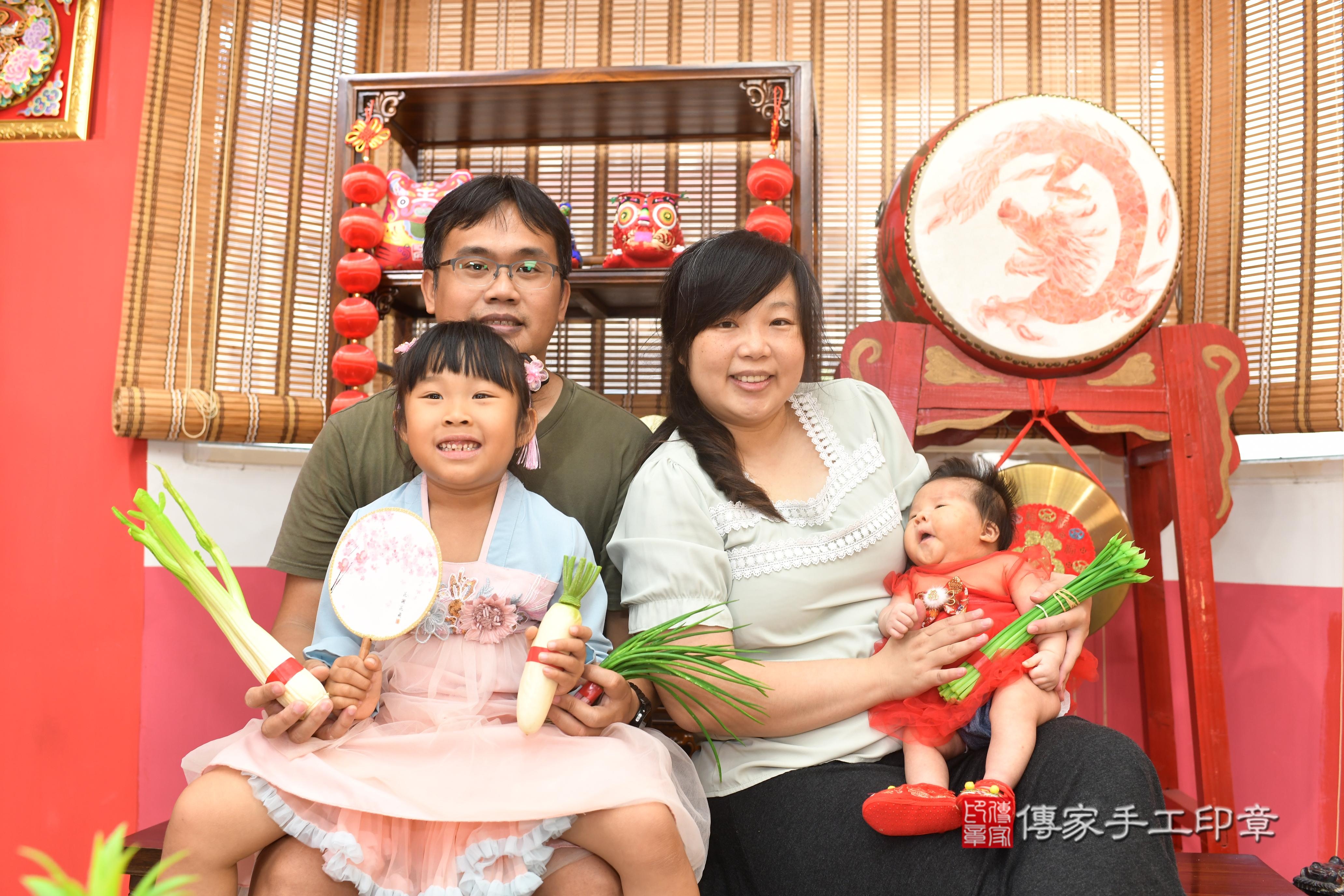 傳家手工印章高雄店、抓周、度脺、中國風會場、傳家嬰兒古禮、吉祥話、抓周道具物品24種、拍照。抓周證書。寶寶抓周、滿周歲、生日快樂、祝福