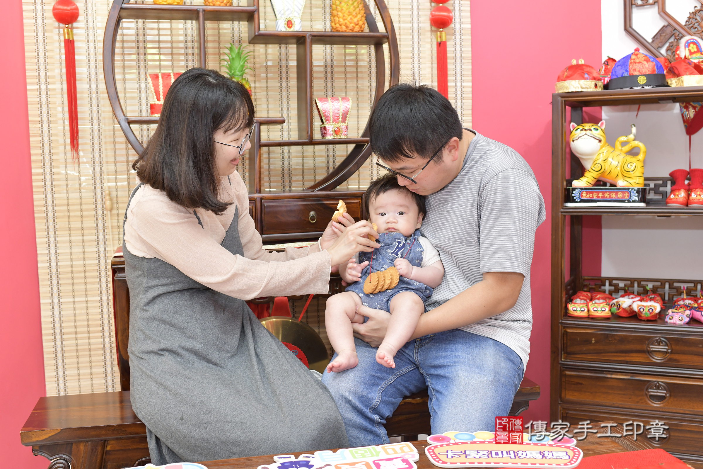 新竹市香山區旭寶寶收涎推薦：傳家新竹店收涎中國風會場，嬰兒古禮收涎收口水流程儀式、收涎吉祥話、收涎餅乾、收涎拍照。收涎證書。2025.5.2，照片13