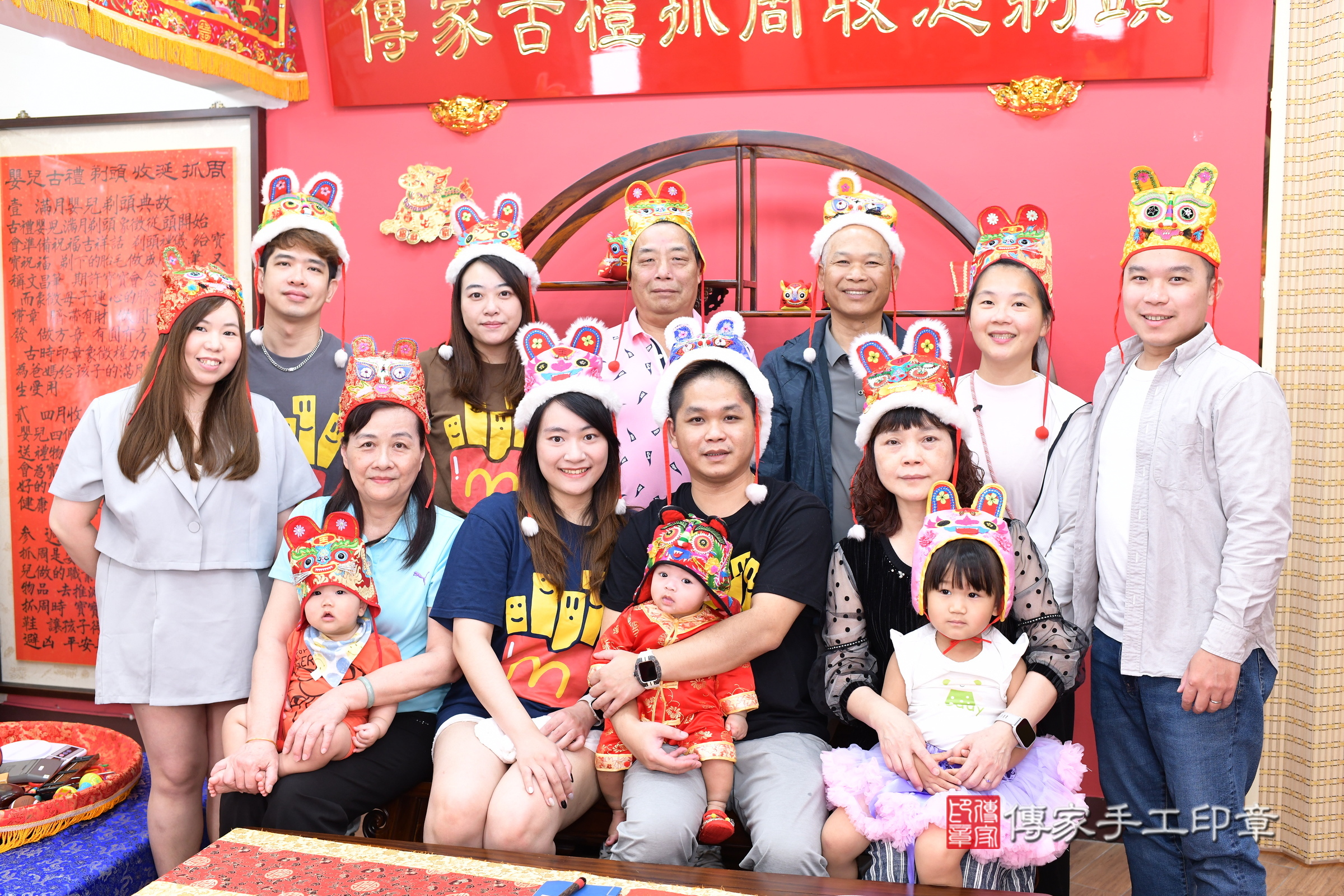 新北市永和區小淵寶寶收涎推薦：傳家新北店收涎中國風會場，嬰兒古禮收涎收口水流程儀式、收涎吉祥話、收涎餅乾、收涎拍照。收涎證書。2025.5.1，照片10