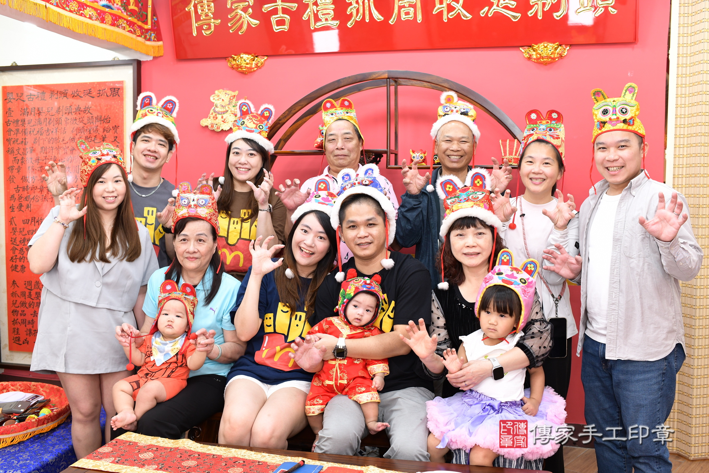新北市永和區小淵寶寶收涎推薦：傳家新北店收涎中國風會場，嬰兒古禮收涎收口水流程儀式、收涎吉祥話、收涎餅乾、收涎拍照。收涎證書。2025.5.1，照片11