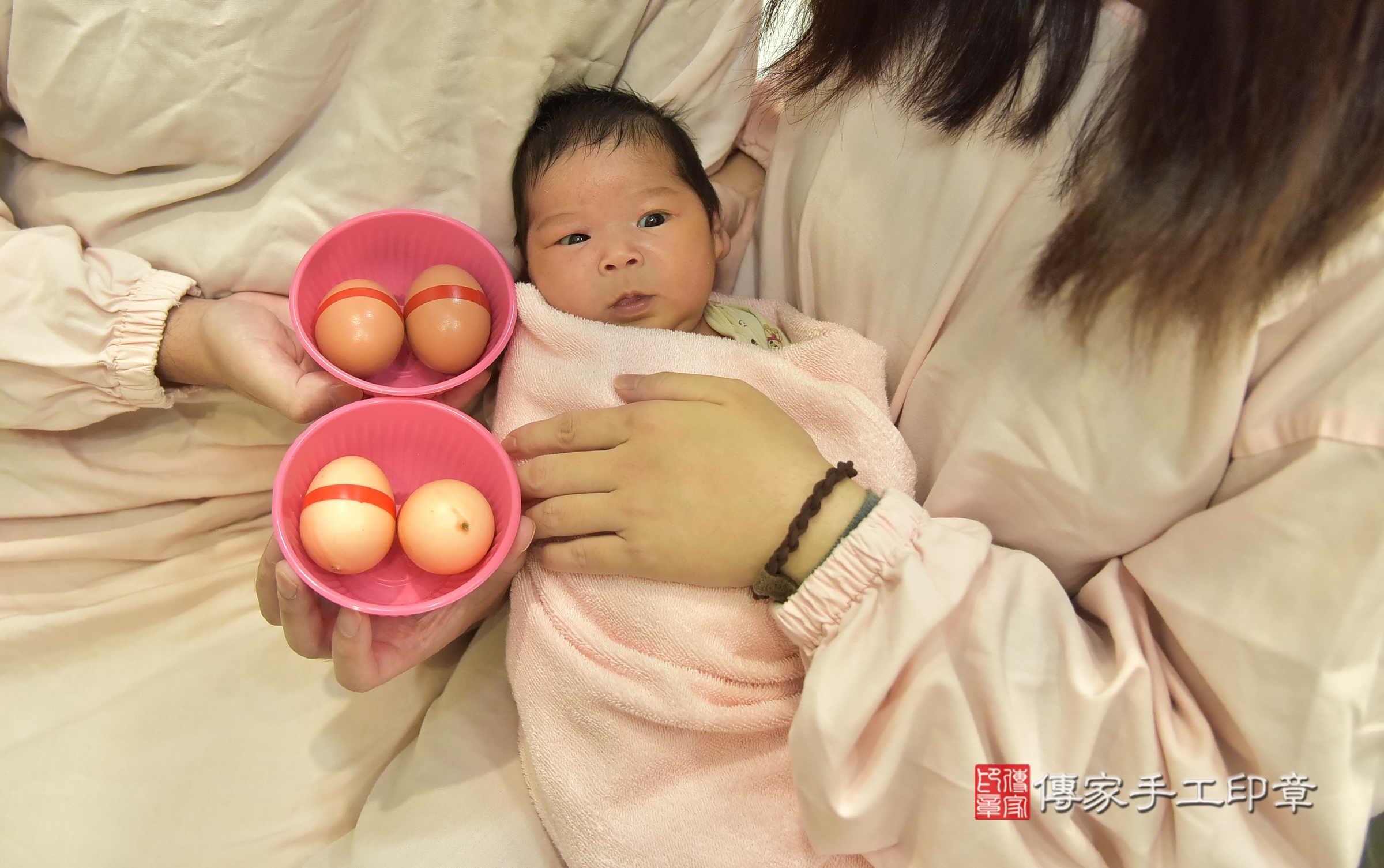 瑄瑄寶寶(台北市中正區到府嬰兒瑄瑄寶寶滿月剃頭理髮、到府嬰兒剃胎毛儀式吉祥話)。到府剃頭剃胎毛主持、專業拍照、證書。★購買「臍帶章、肚臍章、胎毛筆刷印章」贈送：剃頭、收涎、抓周，三選一。2025.5.3，照片5