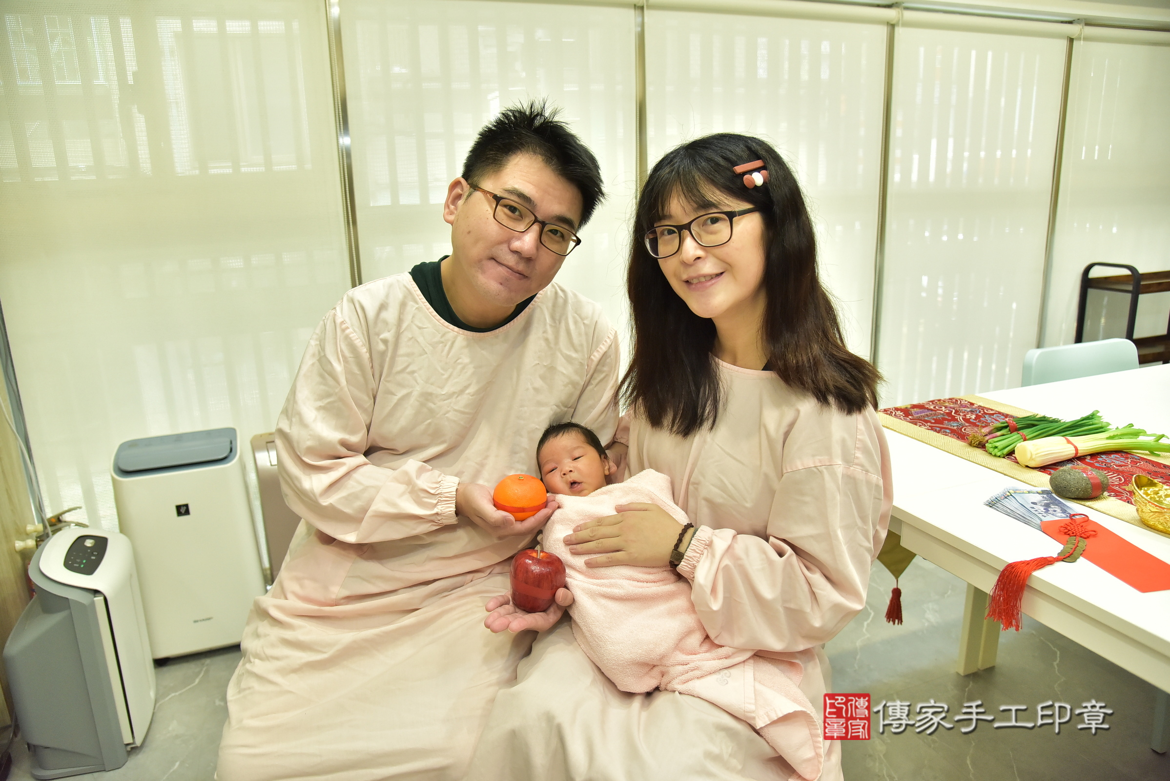 瑄瑄寶寶(台北市中正區到府嬰兒瑄瑄寶寶滿月剃頭理髮、到府嬰兒剃胎毛儀式吉祥話)。到府剃頭剃胎毛主持、專業拍照、證書。★購買「臍帶章、肚臍章、胎毛筆刷印章」贈送：剃頭、收涎、抓周，三選一。2025.5.3，照片9