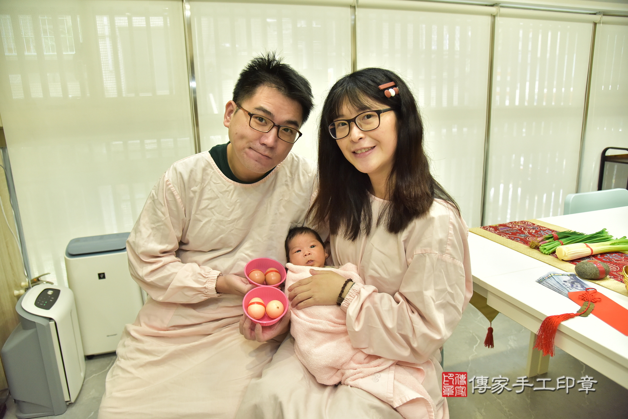瑄瑄寶寶(台北市中正區到府嬰兒瑄瑄寶寶滿月剃頭理髮、到府嬰兒剃胎毛儀式吉祥話)。到府剃頭剃胎毛主持、專業拍照、證書。★購買「臍帶章、肚臍章、胎毛筆刷印章」贈送：剃頭、收涎、抓周，三選一。2025.5.3，照片4