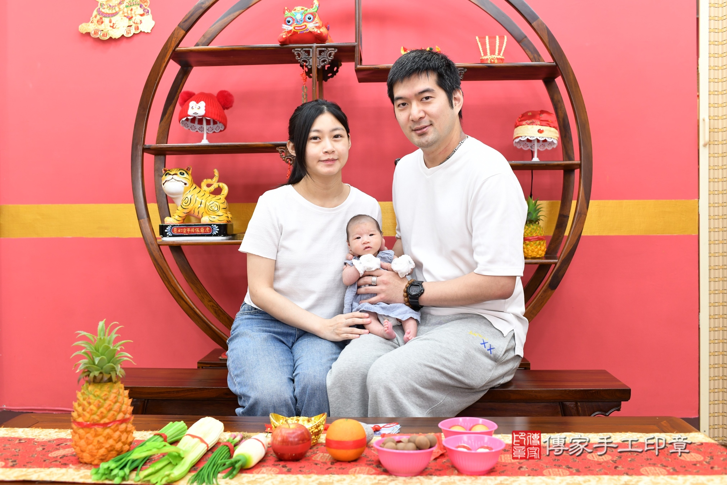 喬喬寶寶(新北市永和區到府嬰兒喬喬寶寶滿月剃頭理髮、到府嬰兒剃胎毛儀式吉祥話)。到府剃頭剃胎毛主持、專業拍照、證書。★購買「臍帶章、肚臍章、胎毛筆刷印章」贈送：剃頭、收涎、抓周，三選一。2025.5.5，照片1