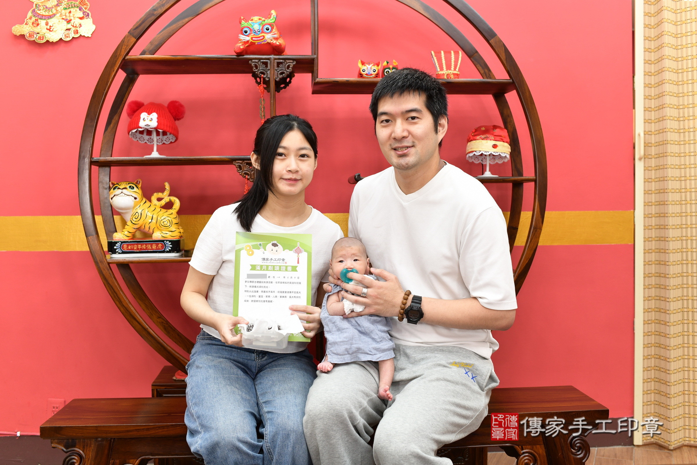 喬喬寶寶(新北市永和區到府嬰兒喬喬寶寶滿月剃頭理髮、到府嬰兒剃胎毛儀式吉祥話)。到府剃頭剃胎毛主持、專業拍照、證書。★購買「臍帶章、肚臍章、胎毛筆刷印章」贈送：剃頭、收涎、抓周，三選一。2025.5.5，照片12
