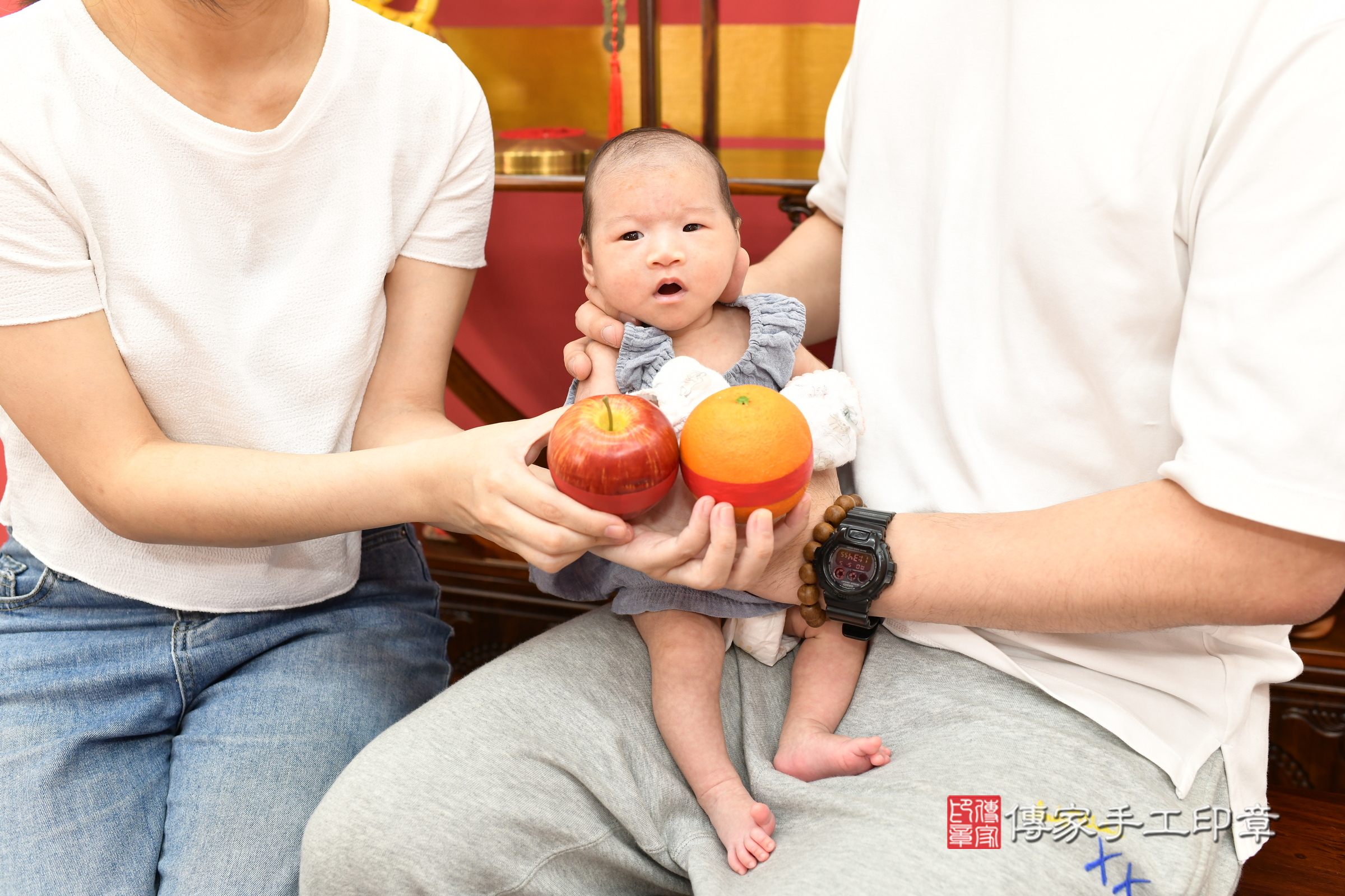 喬喬寶寶(新北市永和區到府嬰兒喬喬寶寶滿月剃頭理髮、到府嬰兒剃胎毛儀式吉祥話)。到府剃頭剃胎毛主持、專業拍照、證書。★購買「臍帶章、肚臍章、胎毛筆刷印章」贈送：剃頭、收涎、抓周，三選一。2025.5.5，照片7
