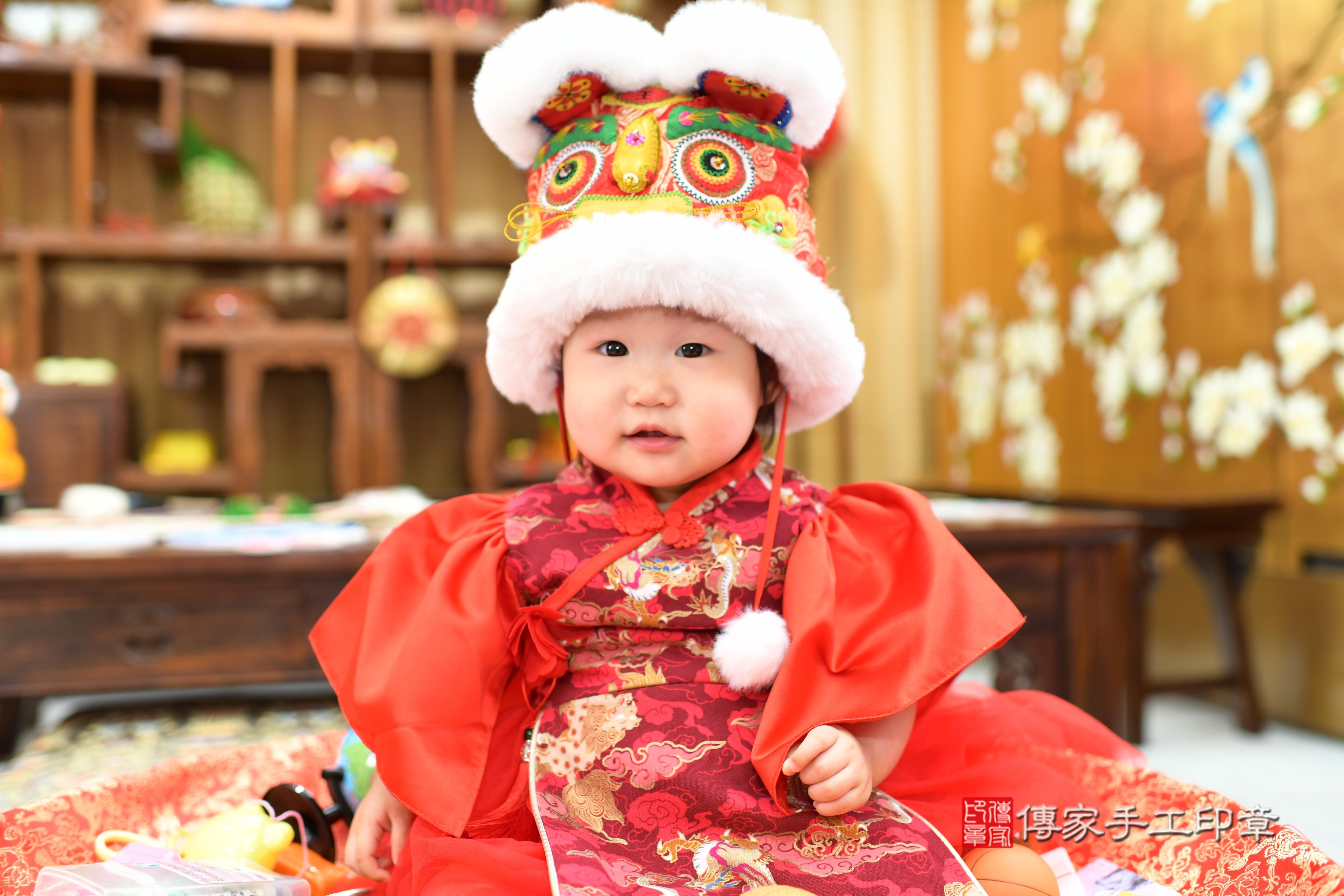 傳家手工印章台南店、抓周、度脺、中國風會場、傳家嬰兒古禮、吉祥話、抓周道具物品24種、拍照。抓周證書。寶寶抓周、滿周歲、生日快樂、祝福