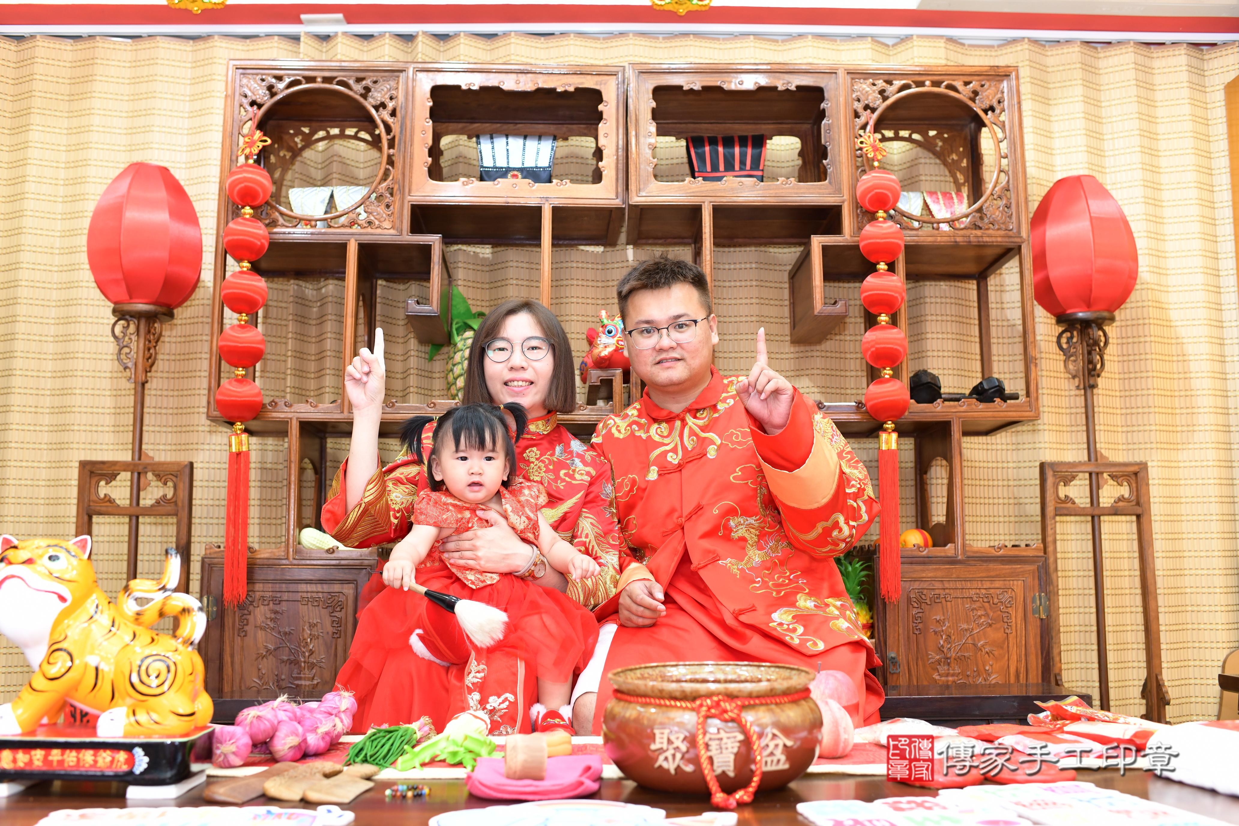 寶寶抓週趣味瞬間:命運道具大揭密!台南市永康區玥玥寶貝抓周推薦:傳 .....照:0