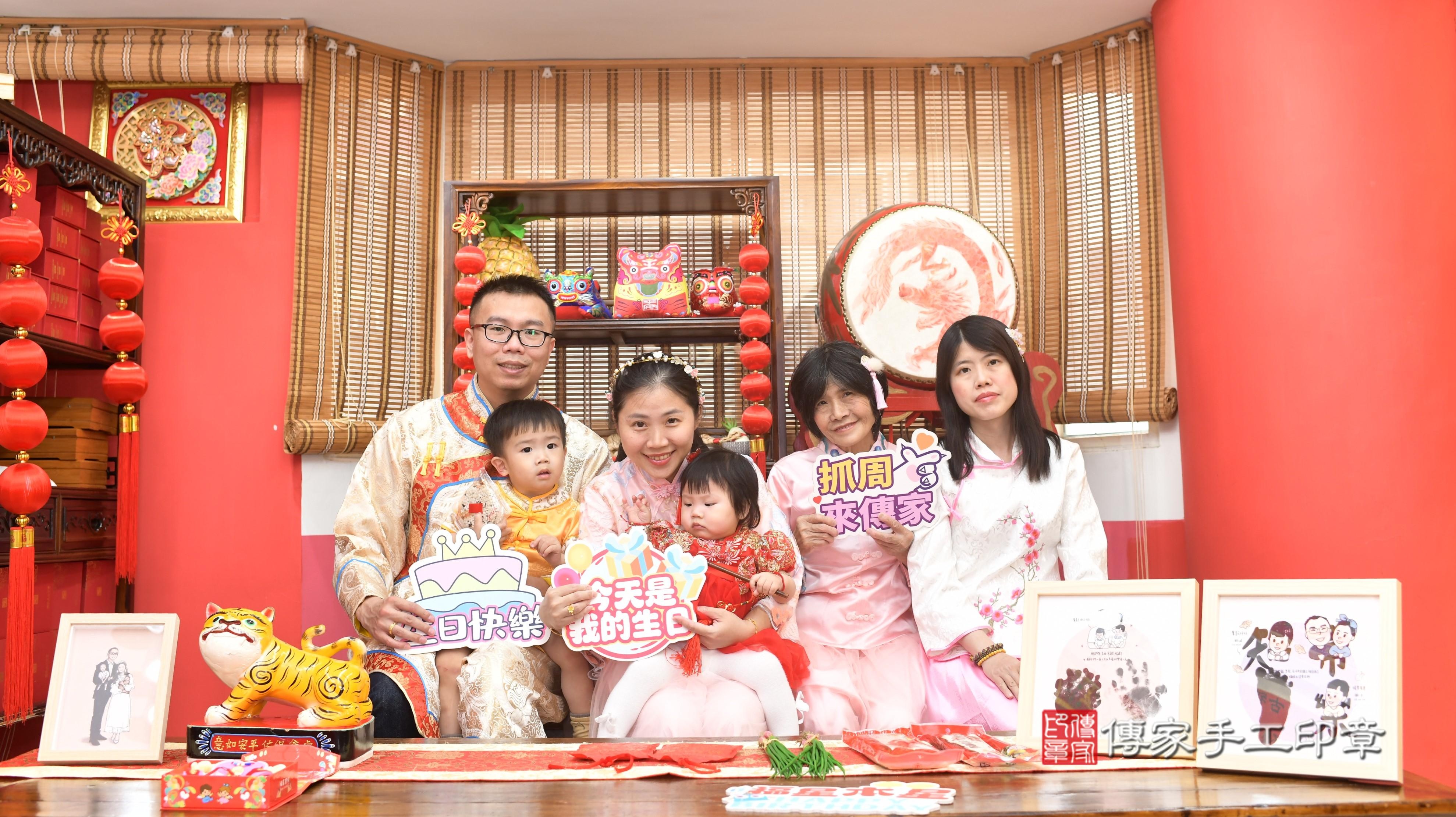 傳家手工印章高雄店、抓周、度脺、中國風會場、傳家嬰兒古禮、吉祥話、抓周道具物品24種、拍照。抓周證書。寶寶抓周、滿周歲、生日快樂、祝福