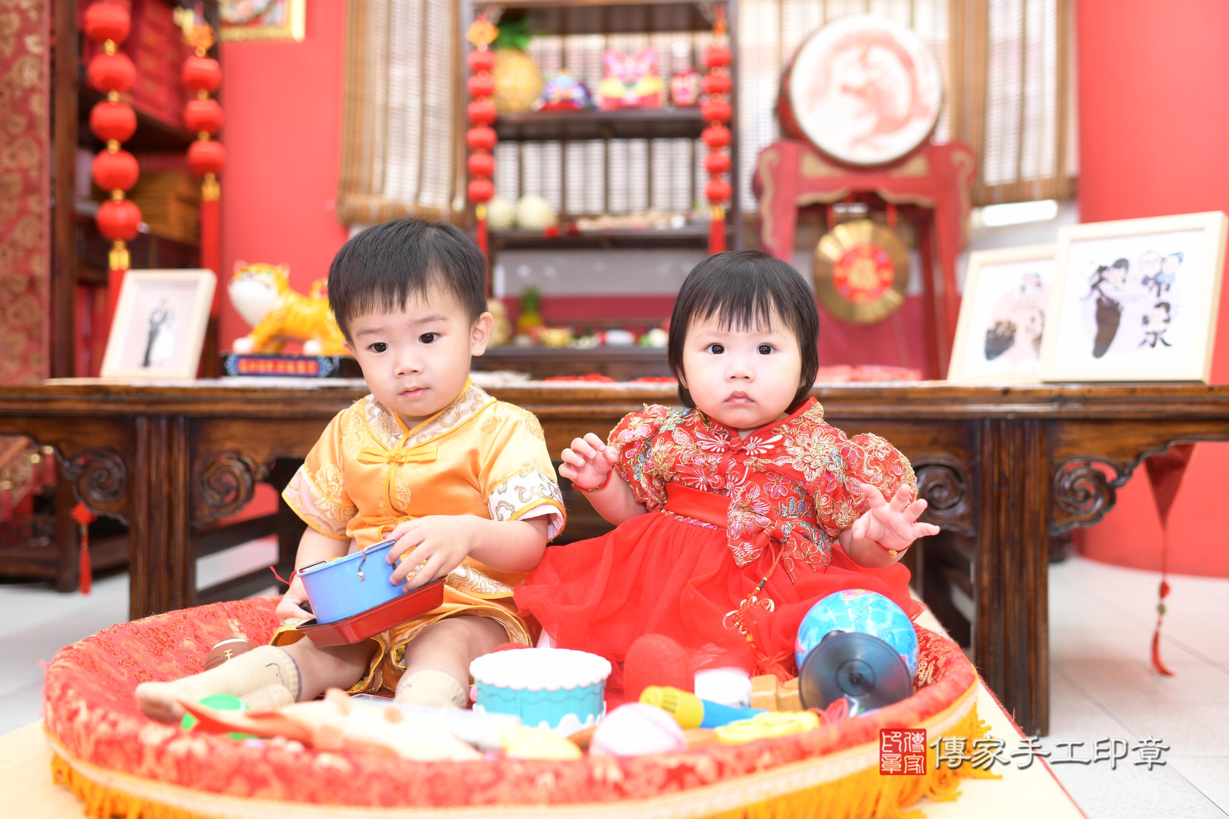 傳家手工印章高雄店、抓周、度脺、中國風會場、傳家嬰兒古禮、吉祥話、抓周道具物品24種、拍照。抓周證書。寶寶抓周、滿周歲、生日快樂、祝福v