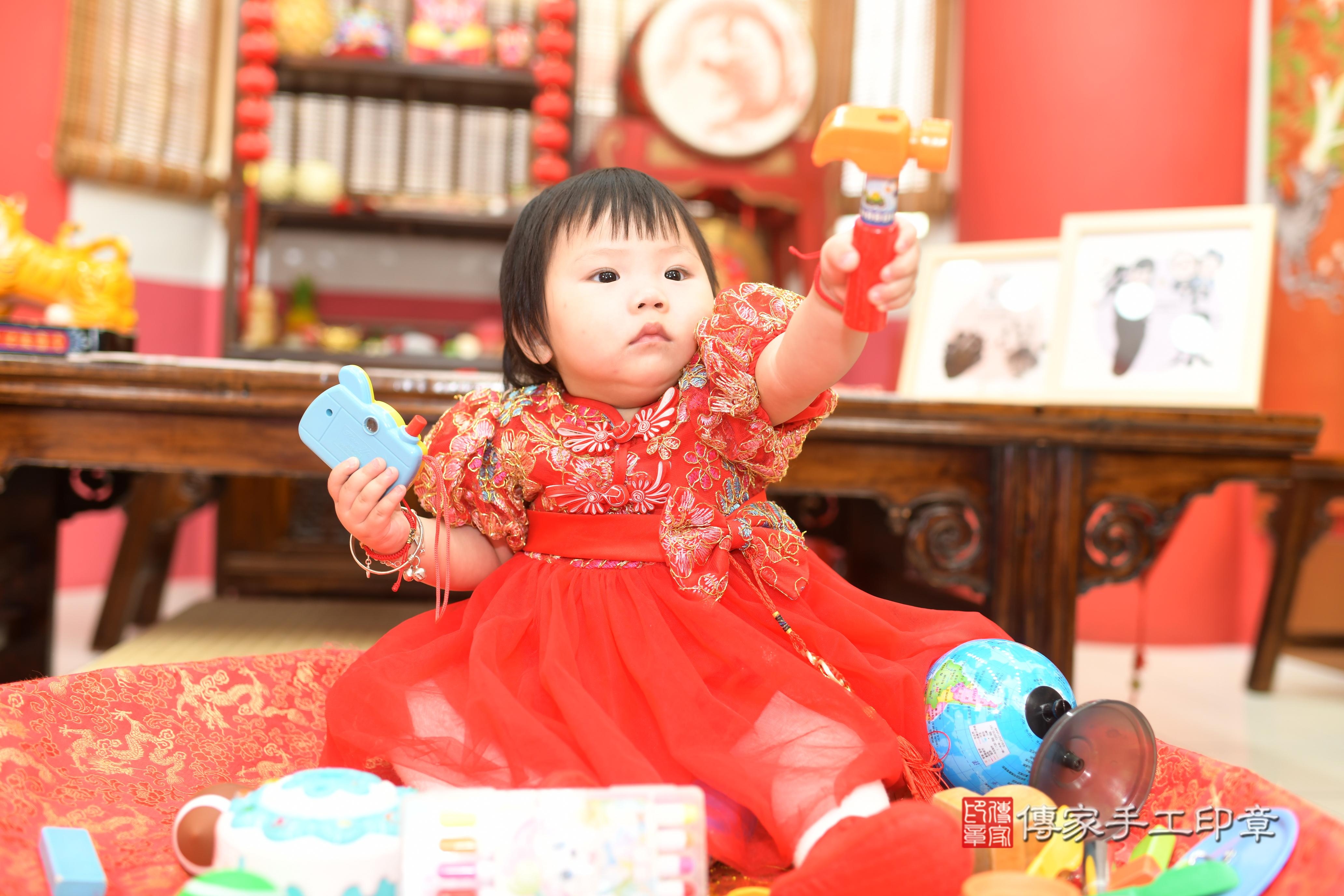 傳家手工印章高雄店、抓周、度脺、中國風會場、傳家嬰兒古禮、吉祥話、抓周道具物品24種、拍照。抓周證書。寶寶抓周、滿周歲、生日快樂、祝福