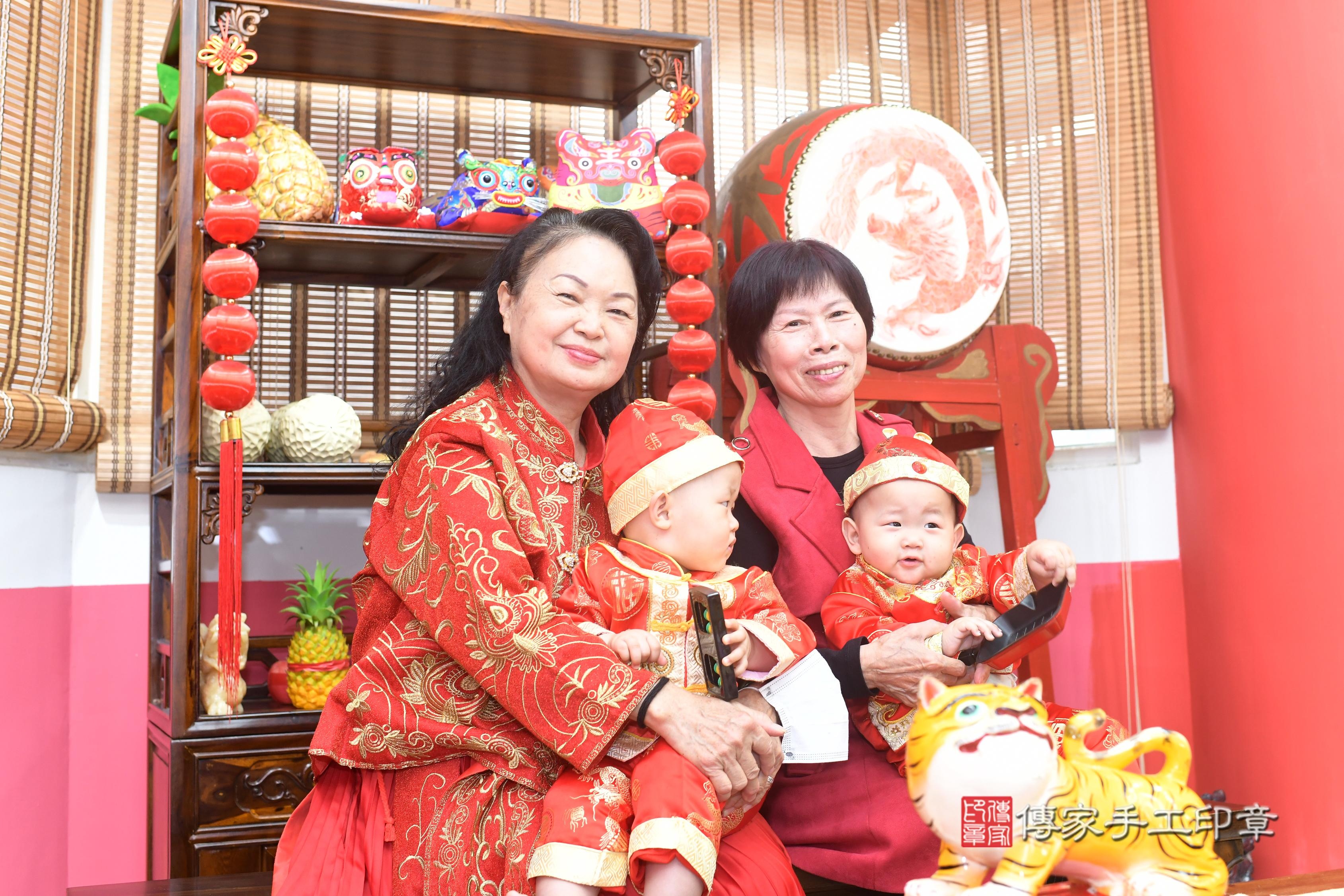 傳家手工印章高雄店、抓周、度脺、中國風會場、傳家嬰兒古禮、吉祥話、抓周道具物品24種、拍照。抓周證書。寶寶抓周、滿周歲、生日快樂、祝福