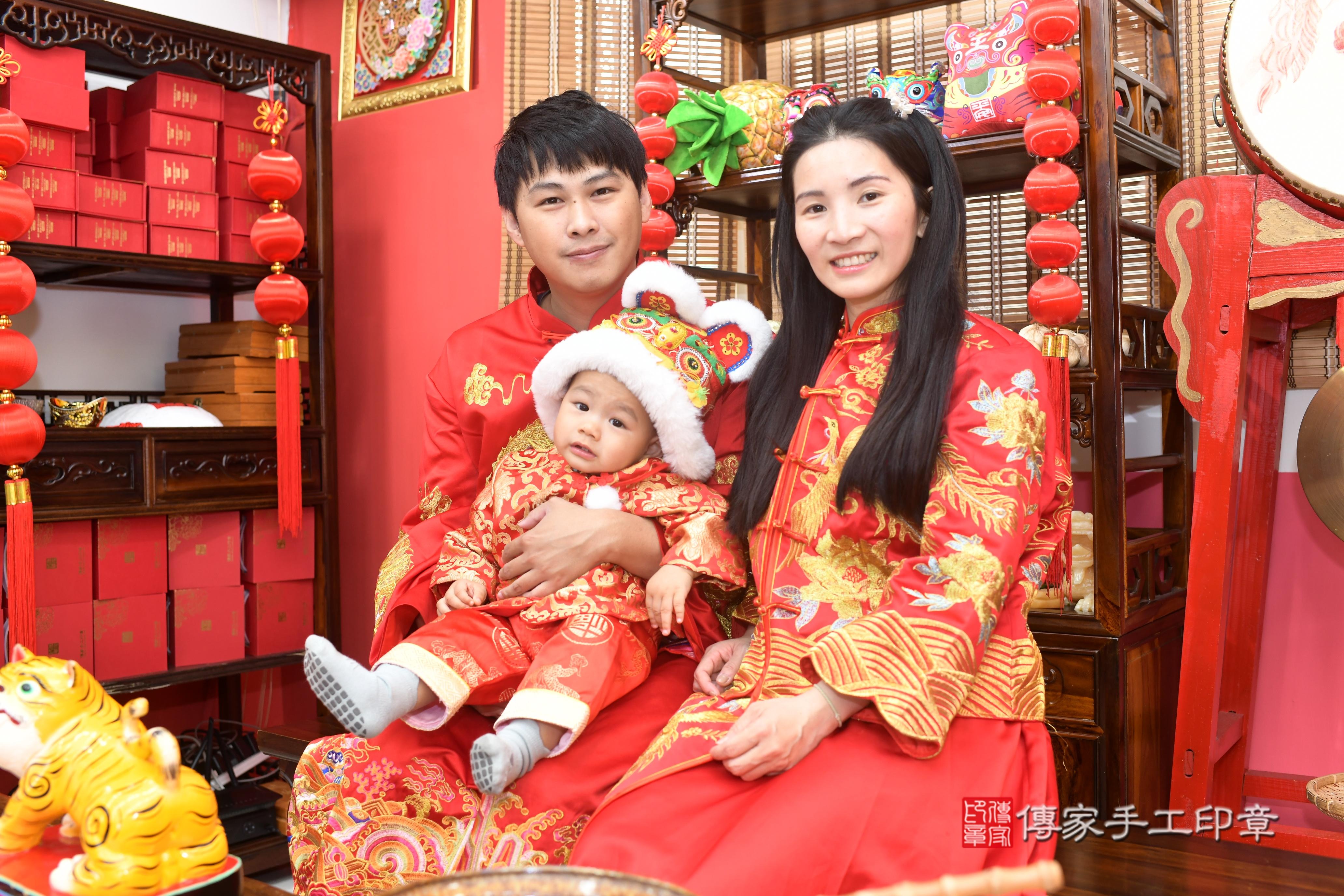 傳家手工印章高雄店、抓周、度脺、中國風會場、傳家嬰兒古禮、吉祥話、抓周道具物品24種、拍照。抓周證書。寶寶抓周、滿周歲、生日快樂、祝福