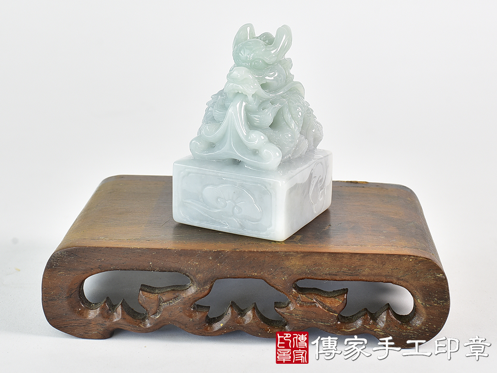 頂級緬甸玉翡翠白底清翡翠盤龍吐珠印章:開運印章 6.jpg