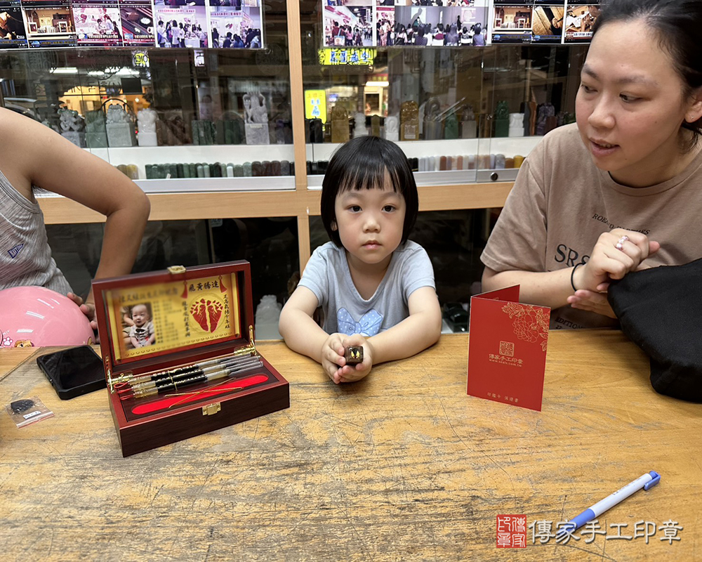 顧客滿意推薦：傳家嬰兒烤漆小三寶、木化石胎毛印章、胎毛筆。新北市永和區-凌小姐2025.05.21
