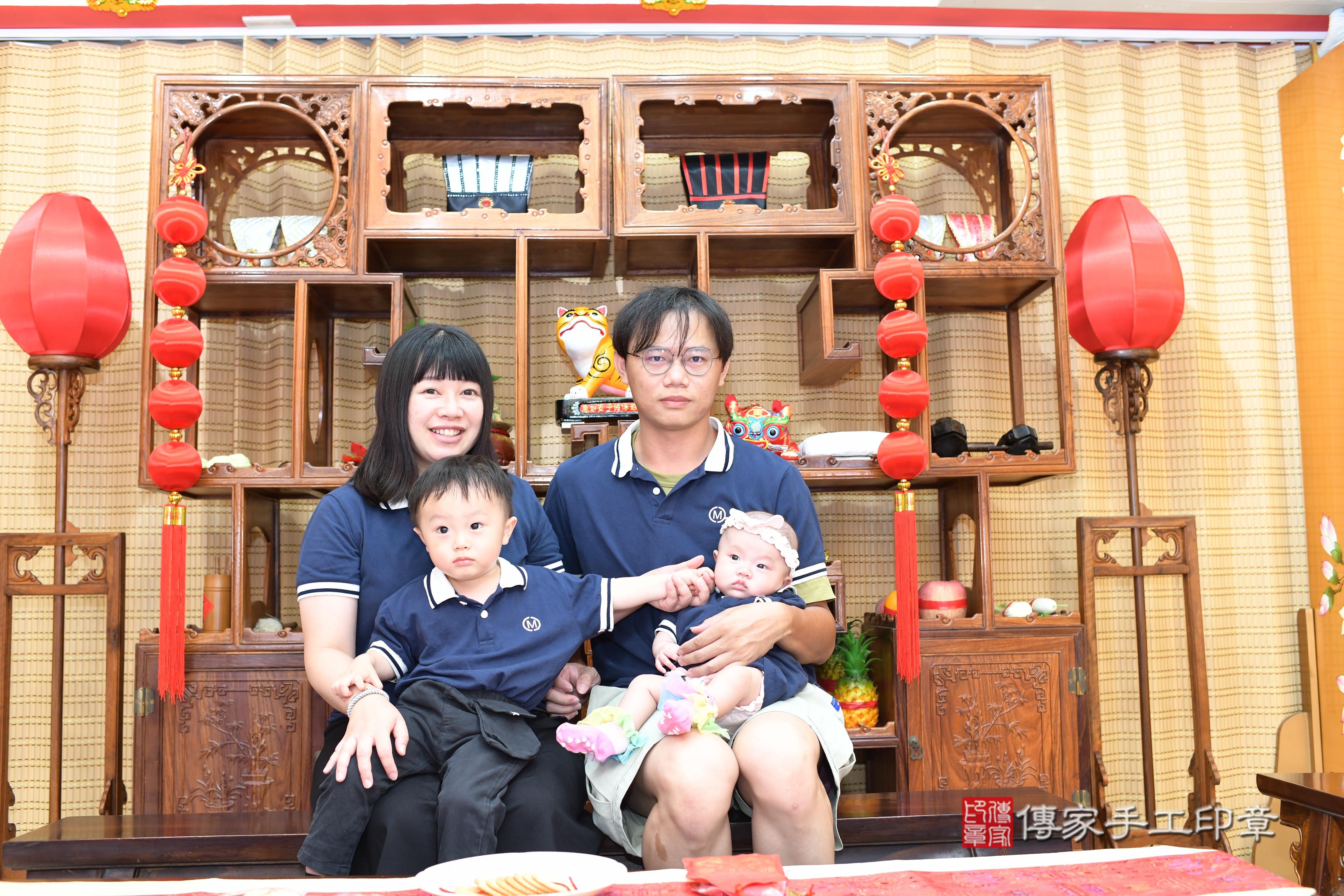 傳家手工印章台南店、抓周、度脺、中國風會場、傳家嬰兒古禮、吉祥話、抓周道具物品24種、拍照。抓周證書。寶寶抓周、滿周歲、生日快樂、祝福