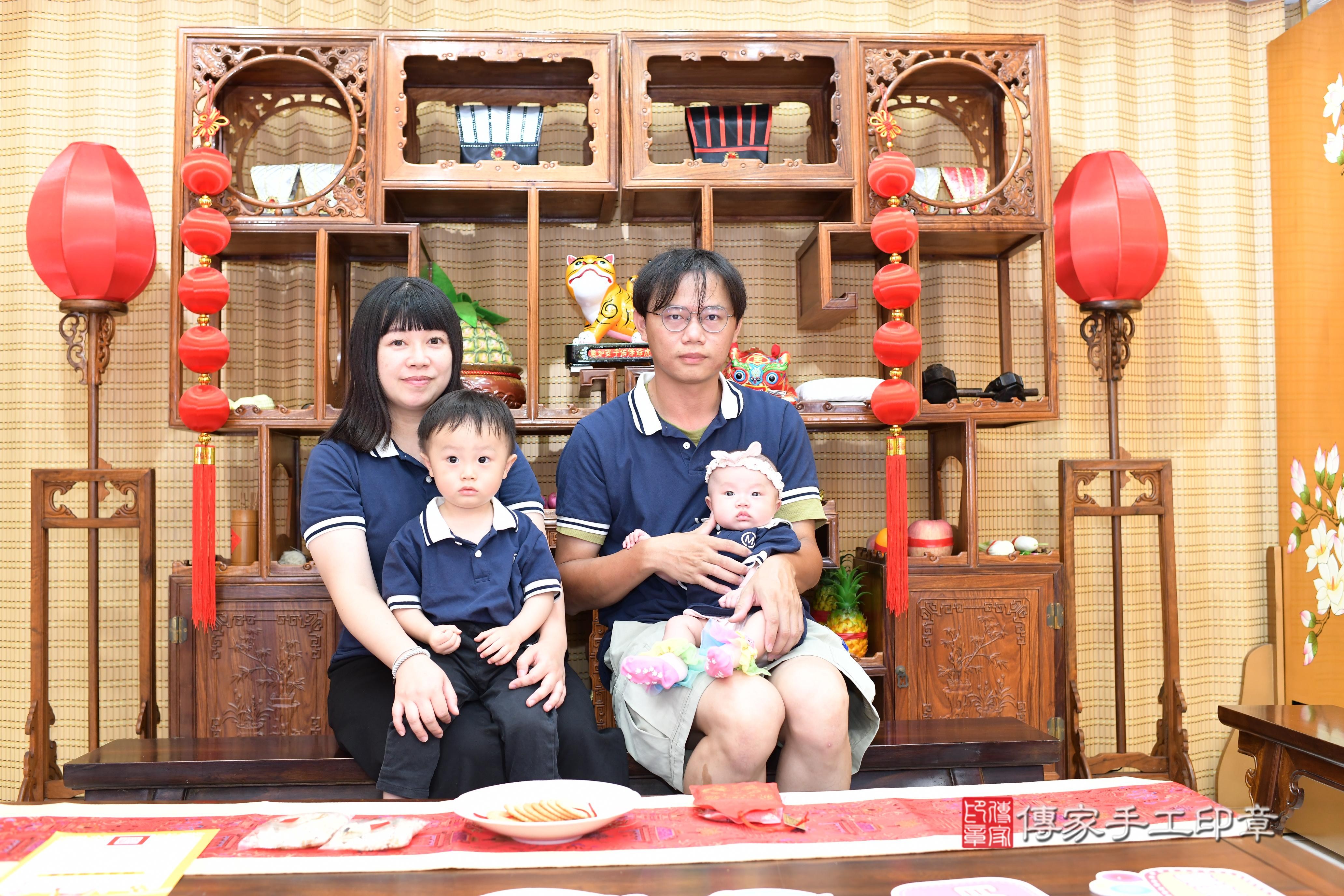 傳家手工印章台南店、抓周、度脺、中國風會場、傳家嬰兒古禮、吉祥話、抓周道具物品24種、拍照。抓周證書。寶寶抓周、滿周歲、生日快樂、祝福