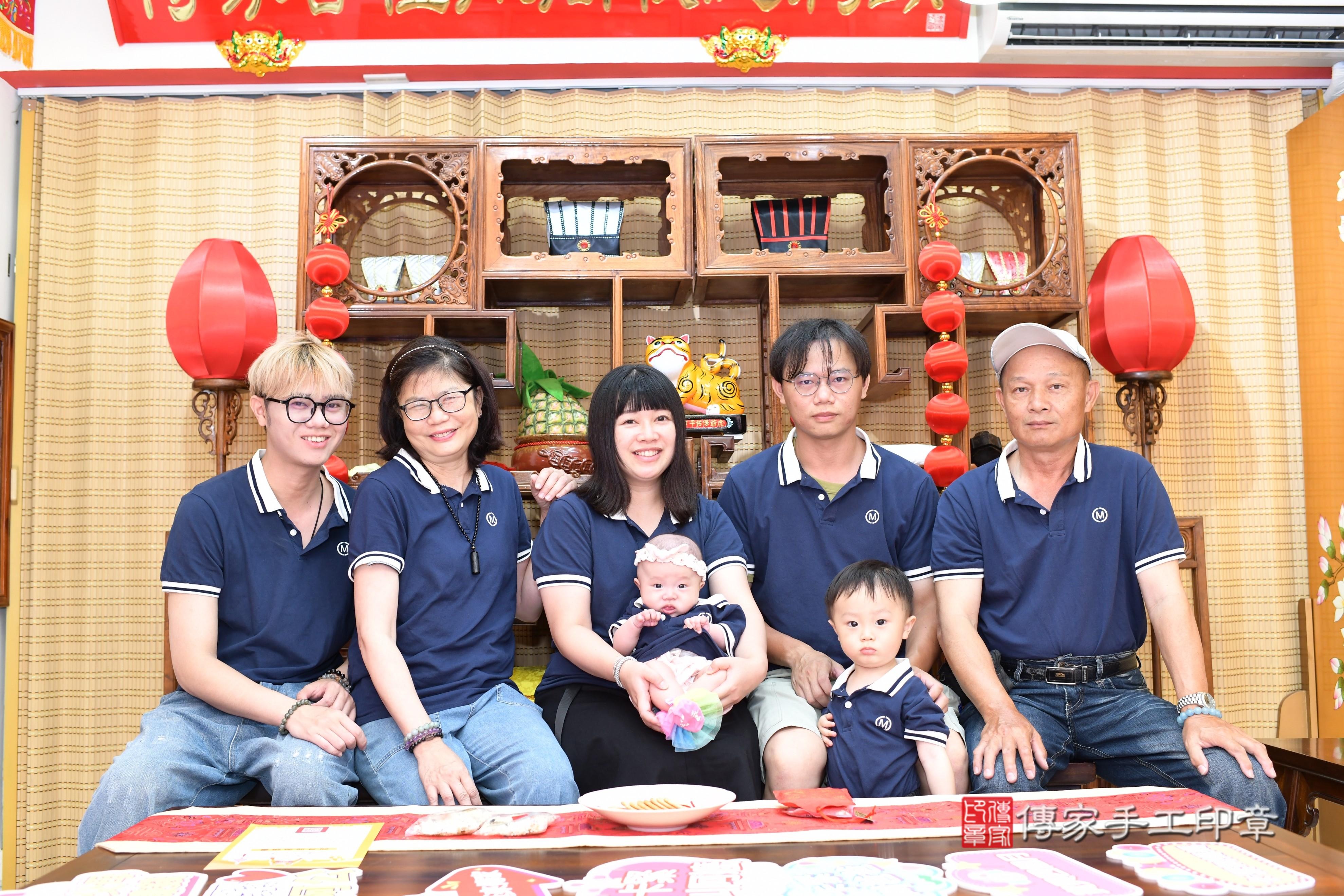 傳家手工印章台南店、抓周、度脺、中國風會場、傳家嬰兒古禮、吉祥話、抓周道具物品24種、拍照。抓周證書。寶寶抓周、滿周歲、生日快樂、祝福