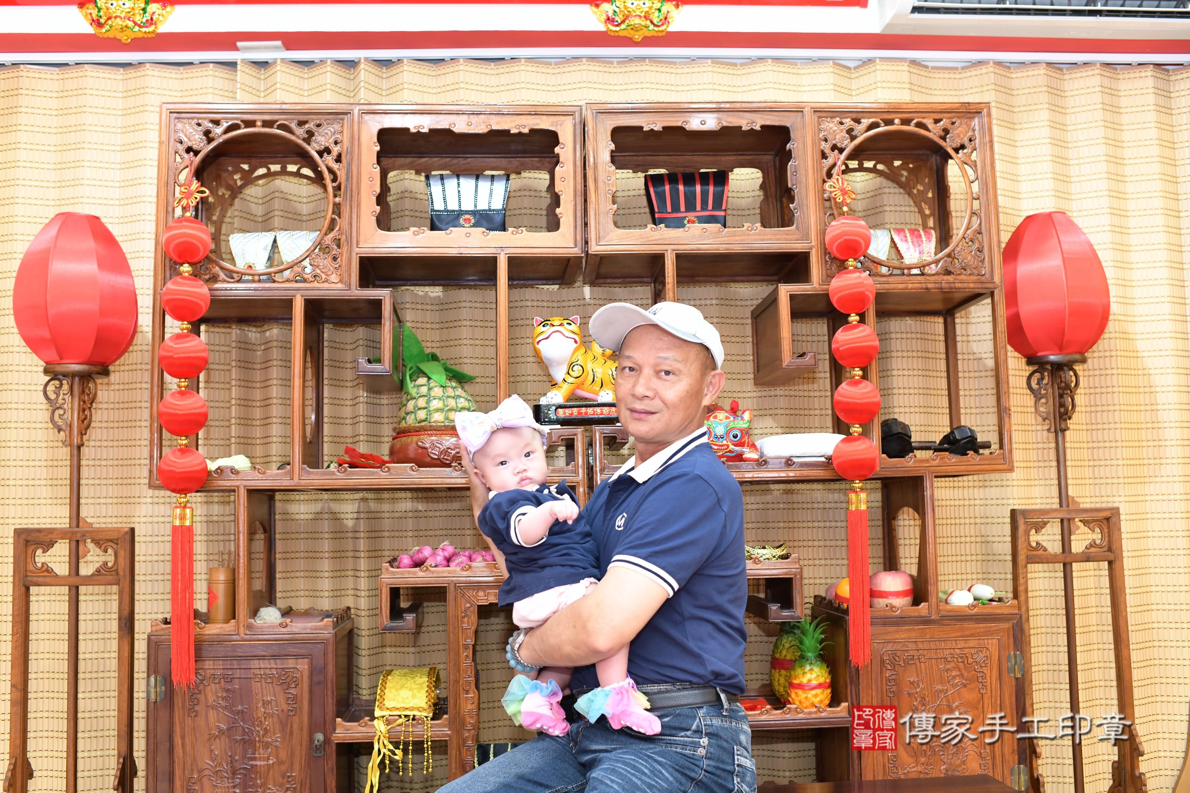 傳家手工印章台南店、抓周、度脺、中國風會場、傳家嬰兒古禮、吉祥話、抓周道具物品24種、拍照。抓周證書。寶寶抓周、滿周歲、生日快樂、祝福