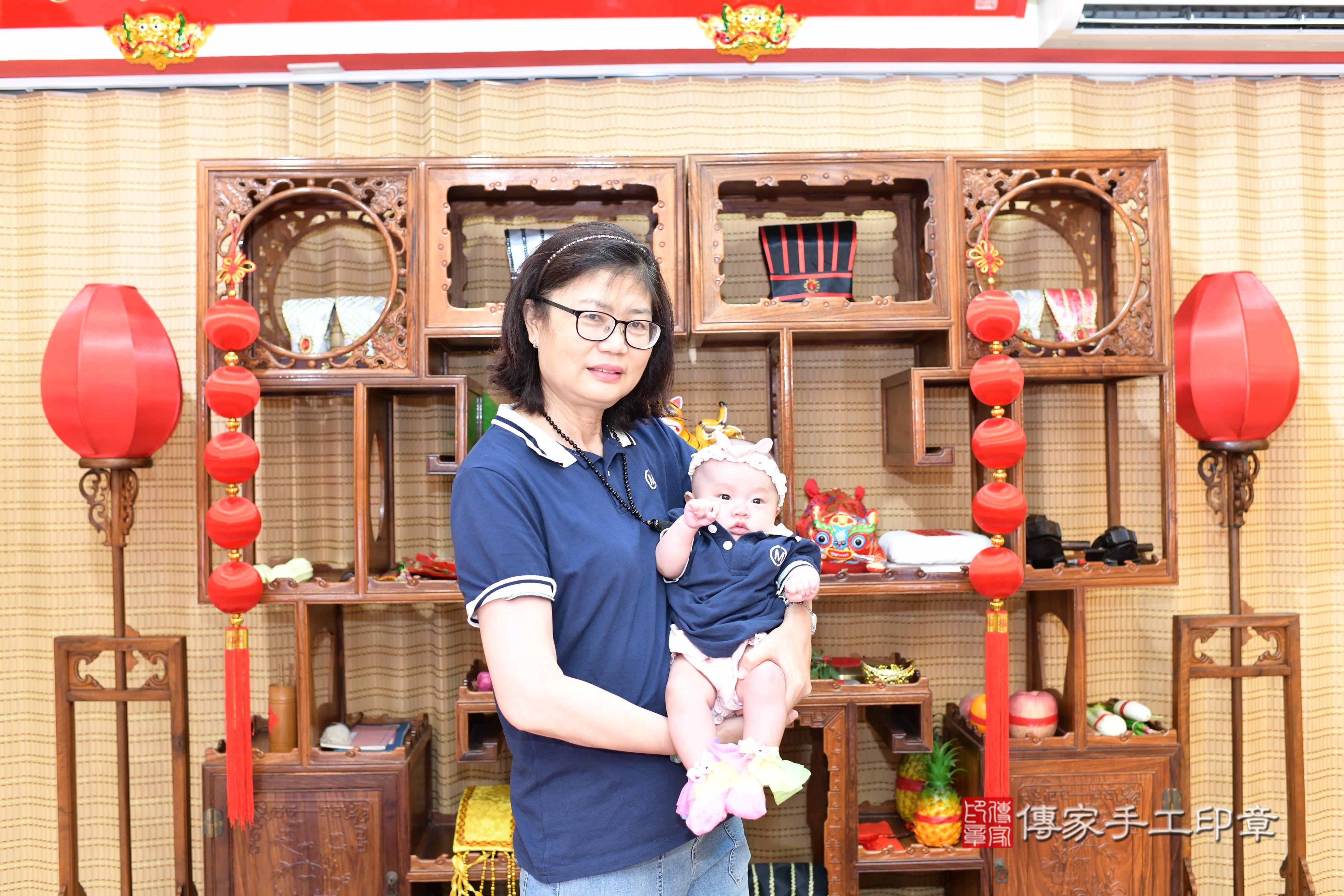 傳家手工印章台南店、抓周、度脺、中國風會場、傳家嬰兒古禮、吉祥話、抓周道具物品24種、拍照。抓周證書。寶寶抓周、滿周歲、生日快樂、祝福