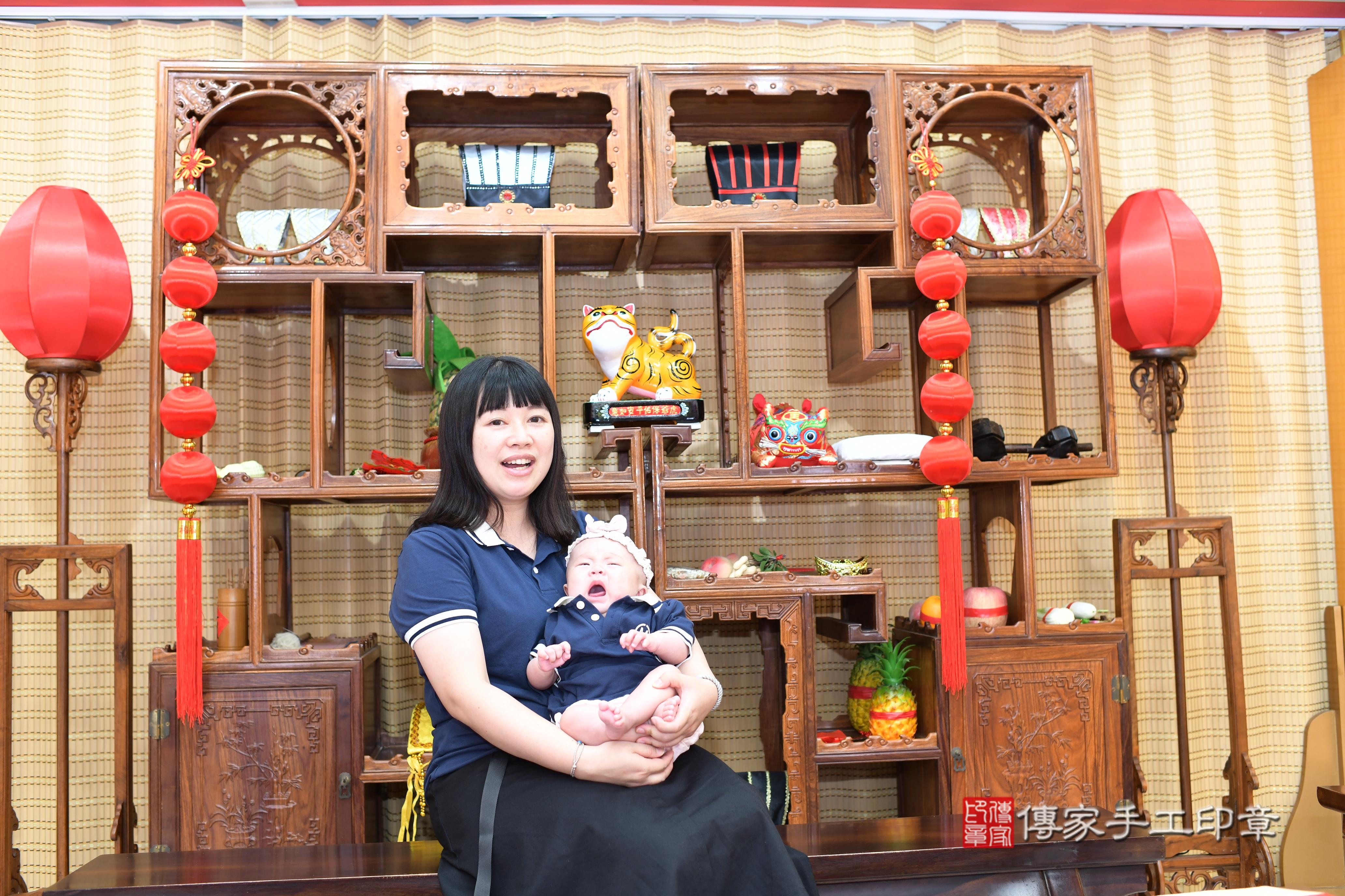 傳家手工印章台南店、抓周、度脺、中國風會場、傳家嬰兒古禮、吉祥話、抓周道具物品24種、拍照。抓周證書。寶寶抓周、滿周歲、生日快樂、祝福